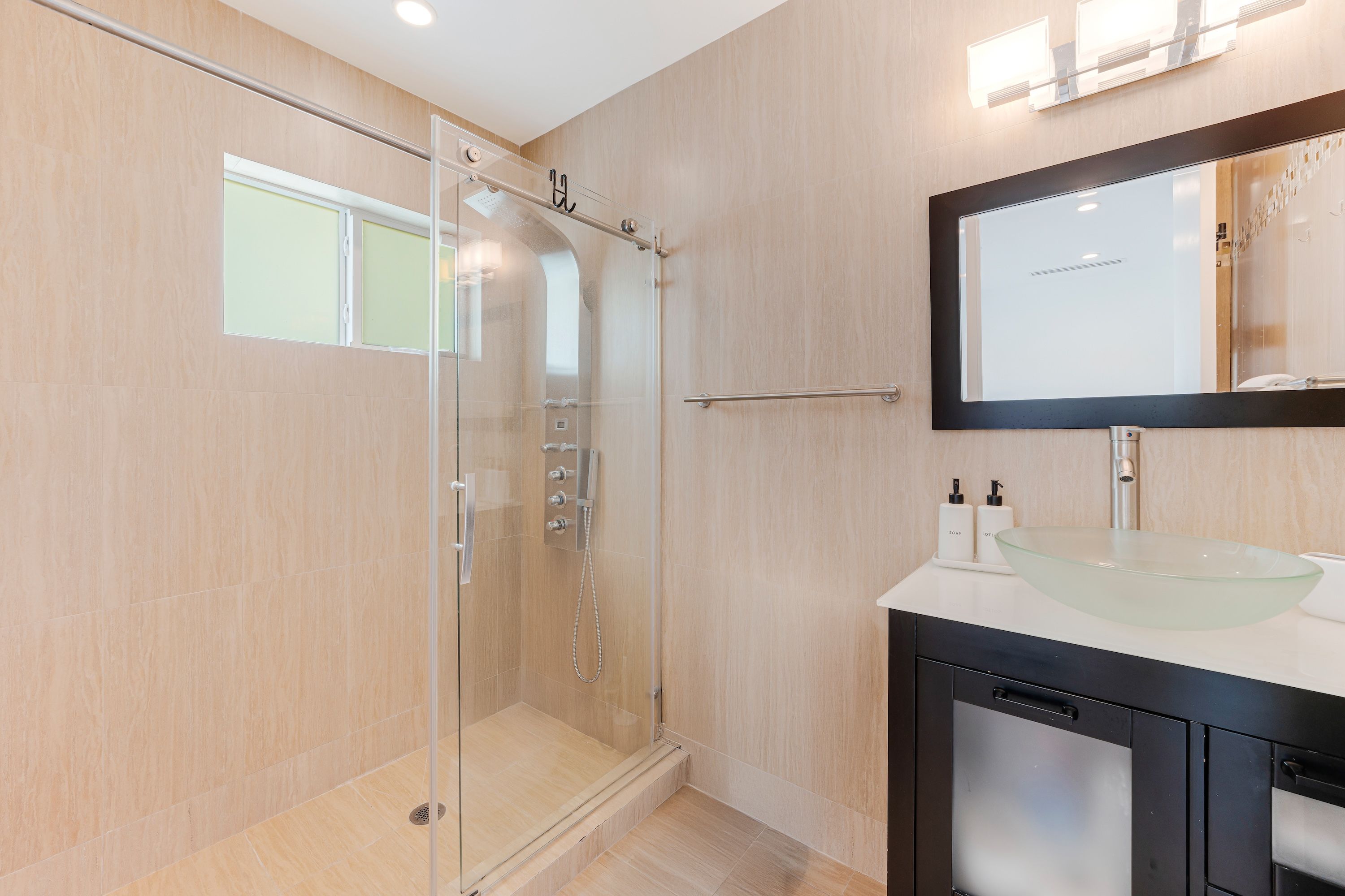  740 S Shore Dr, Miami Beach, FL, 33141 - 物件實景