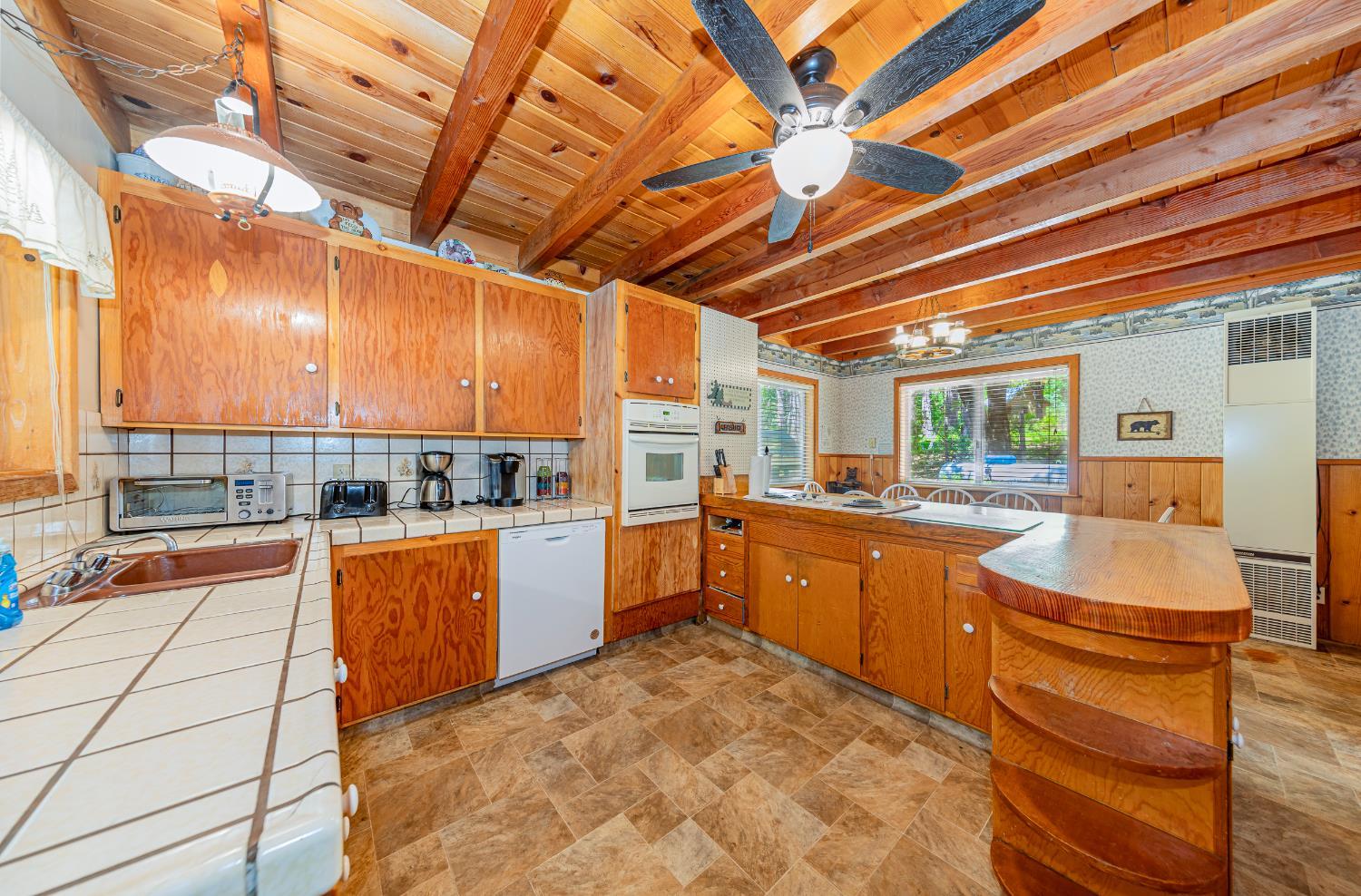 Yosemite, California, 95389, United States, 5 Bedrooms Bedrooms, ,4 BathroomsBathrooms,Residential,For Sale,1975650