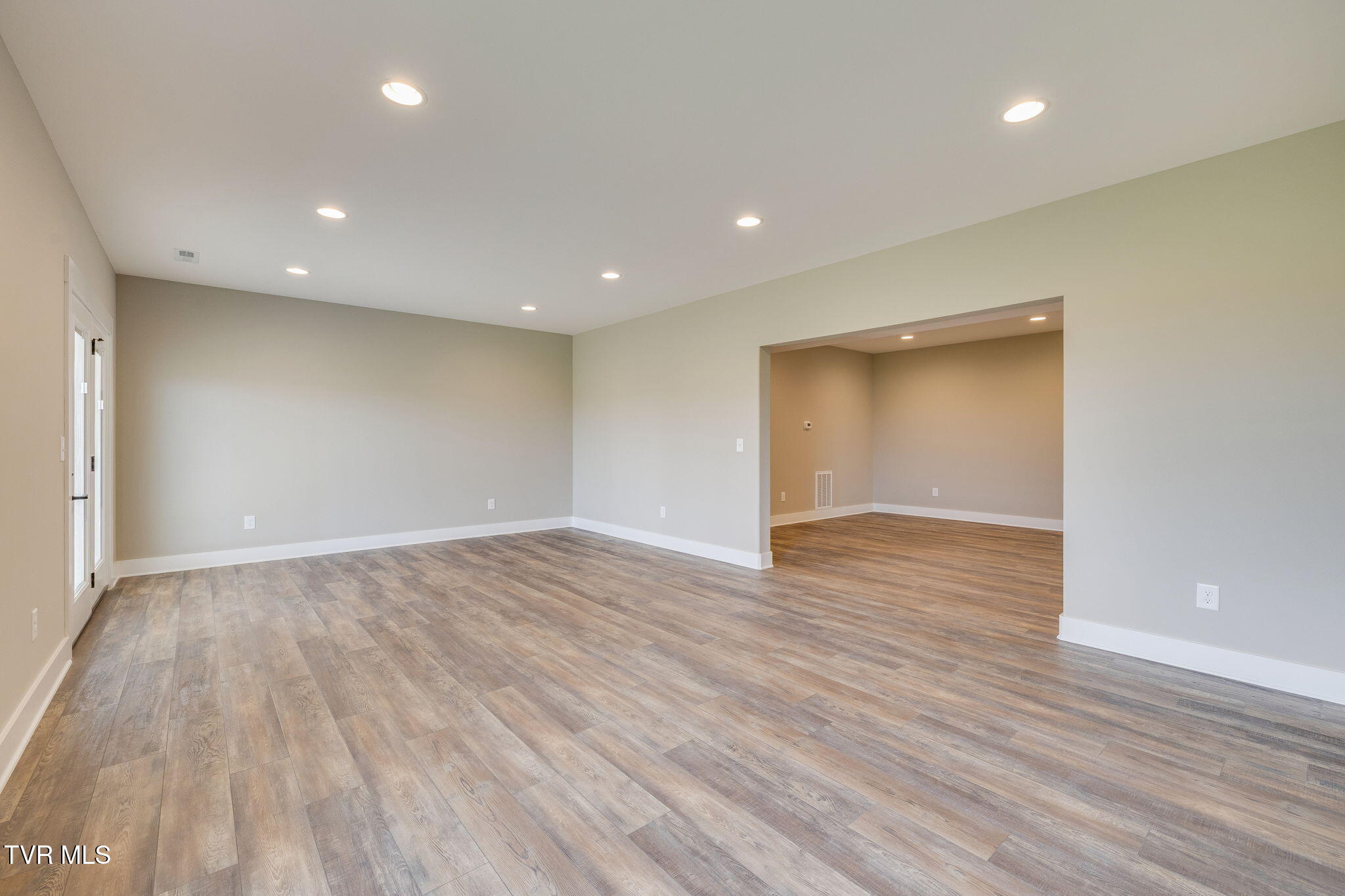 Jonesborough, Tennessee, 37659, United States, 4 Bedrooms Bedrooms, ,3 BathroomsBathrooms,Residential,For Sale,1974561