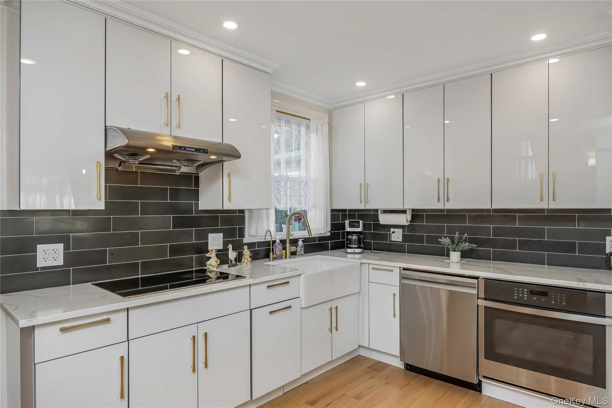 Farmingdale, New York, 11735, United States, 4 Bedrooms Bedrooms, ,3 BathroomsBathrooms,Residential,For Sale,1942122