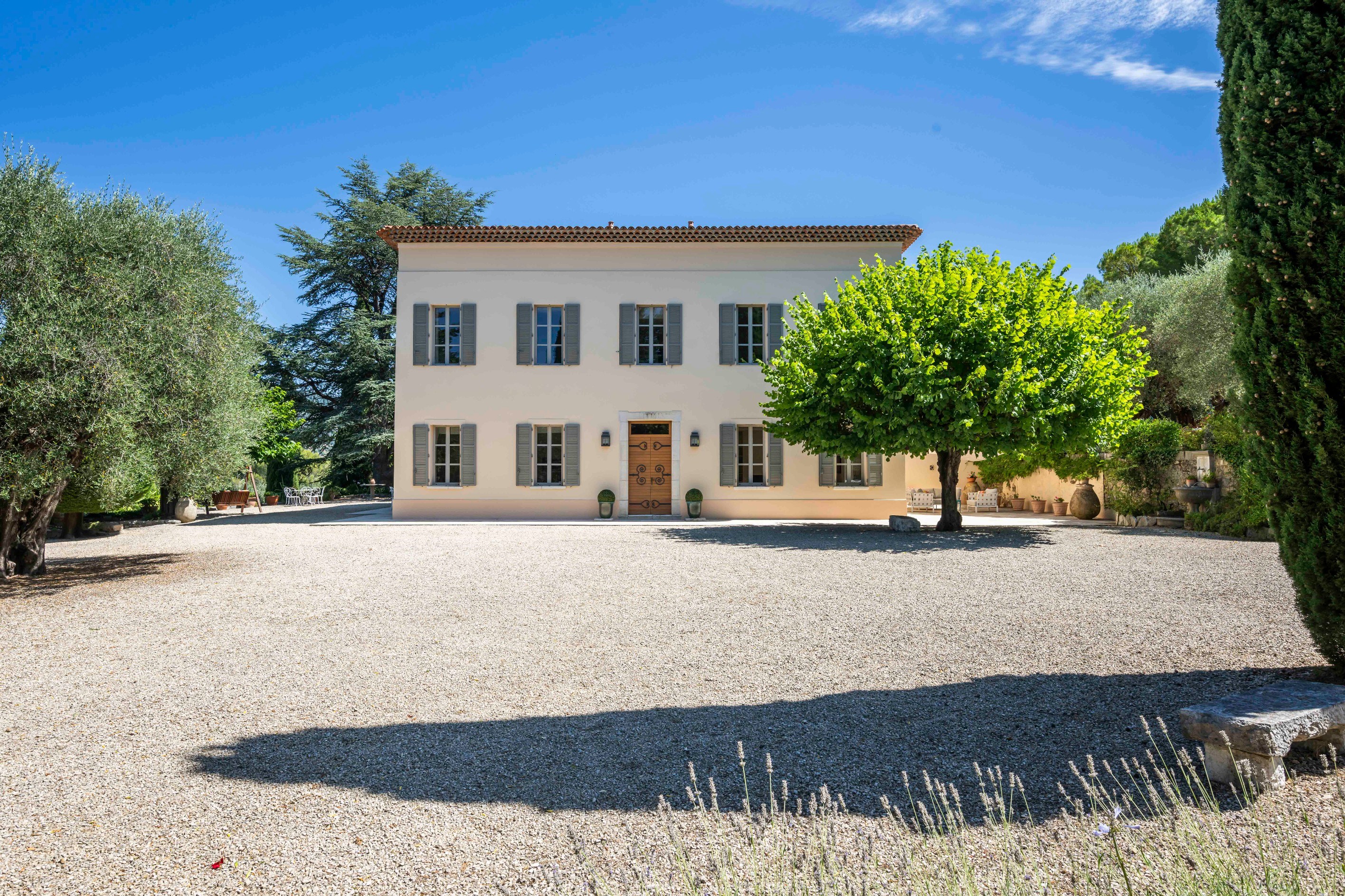  Renovated bastide with annex and swimming pool, 2 hectares in Grasse - 物件實景
