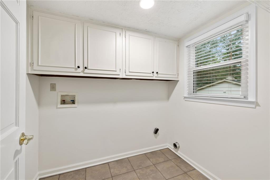 Marietta, Georgia, 30068, United States, 4 Bedrooms Bedrooms, ,3 BathroomsBathrooms,Residential,For Sale,1910921
