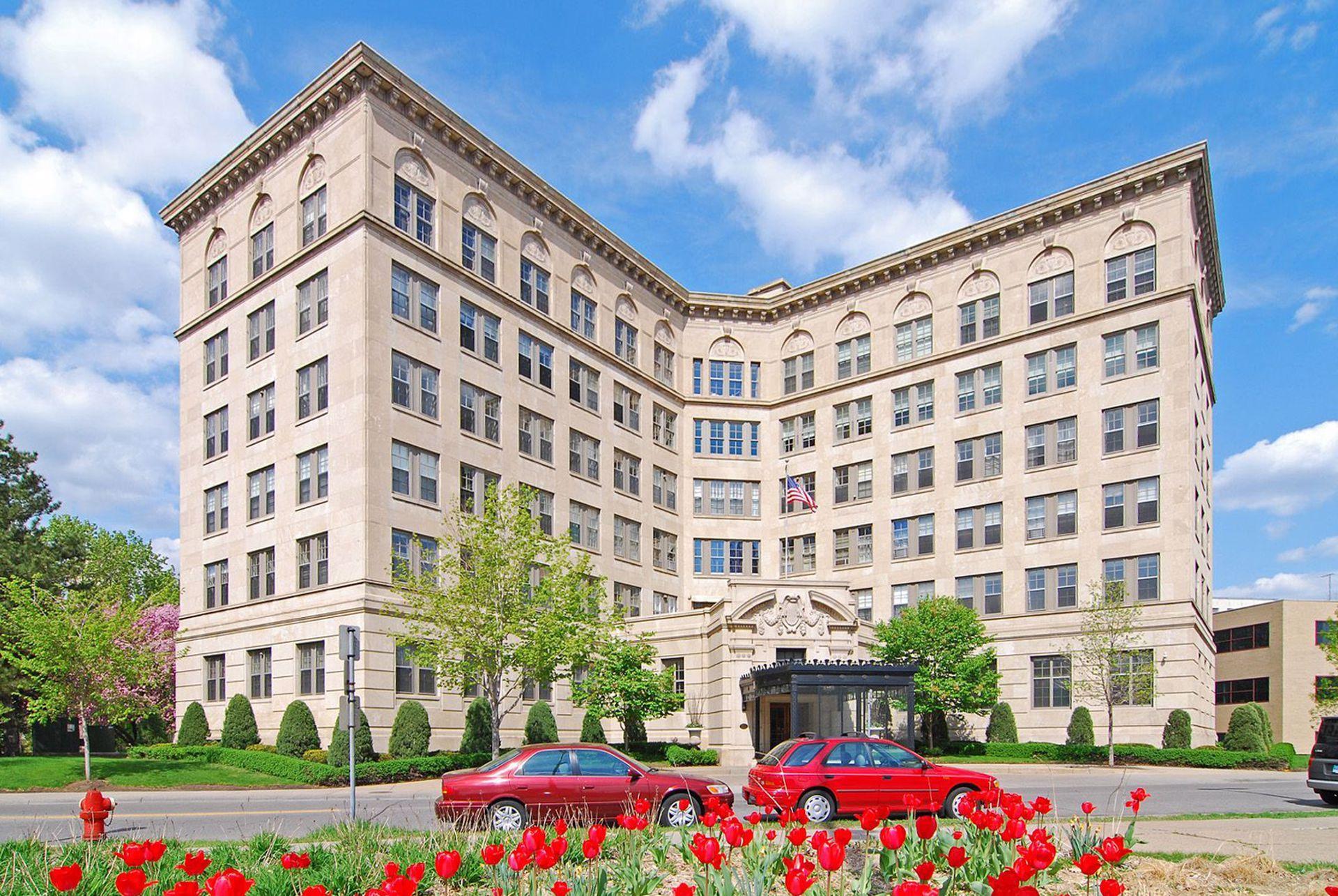 Minneapolis, Minnesota, 55403, United States, 2 Bedrooms Bedrooms, ,2 BathroomsBathrooms,Residential,For Sale,1926216