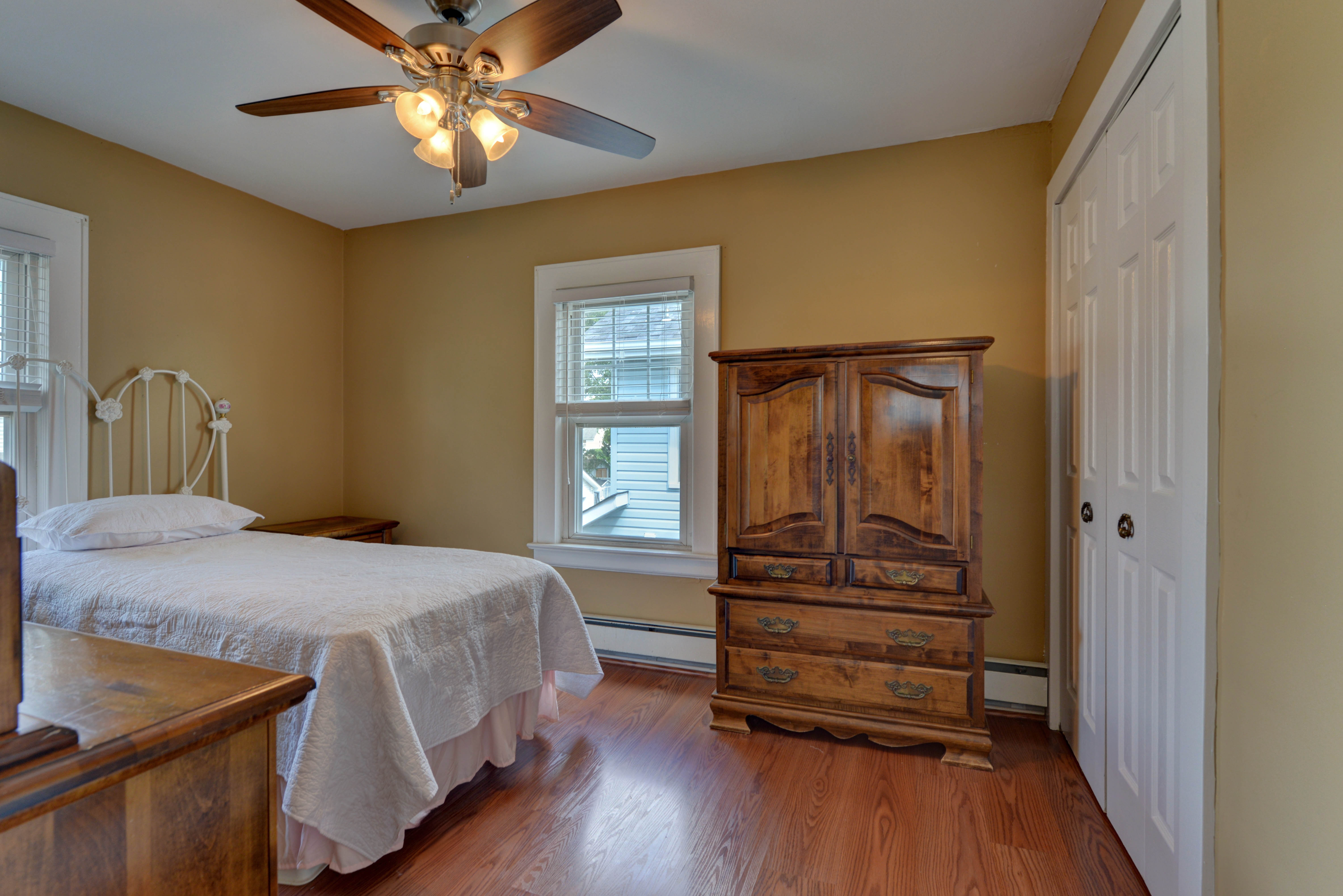 Lyndhurst, New Jersey, 07071, United States, 3 Bedrooms Bedrooms, ,2 BathroomsBathrooms,Residential,For Sale,1915781