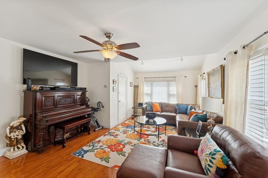 Bayside, New York, 11361, United States, 3 Bedrooms Bedrooms, ,2 BathroomsBathrooms,Residential,For Sale,1858297
