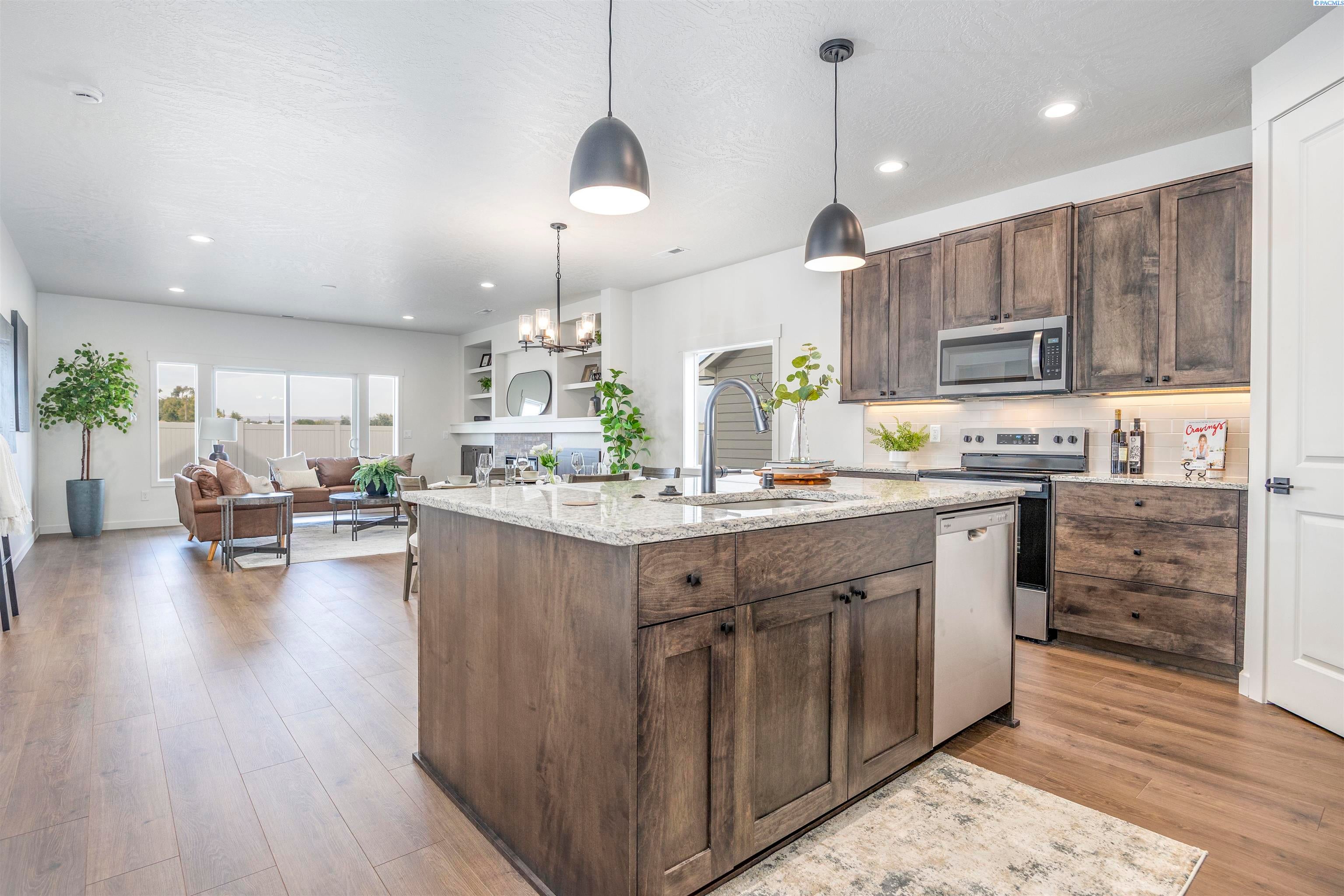 Prosser, Washington, 99350, United States, 4 Bedrooms Bedrooms, ,1 BathroomBathrooms,Residential,For Sale,1977826