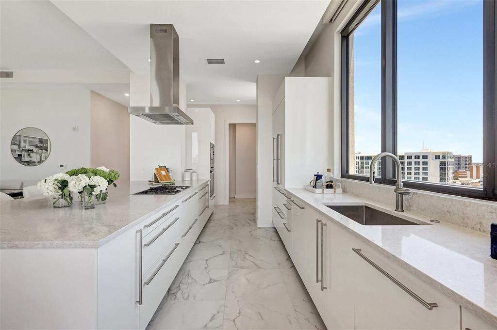 Sarasota, Florida, 34236, United States, 3 Bedrooms Bedrooms, ,4 BathroomsBathrooms,Residential,For Sale,1828539