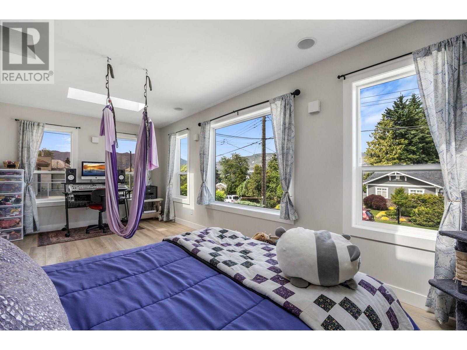 PENTICTON, British Columbia, V2A 1A7, CA, 6 Bedrooms Bedrooms, ,4 BathroomsBathrooms,Residential,For Sale,1859946