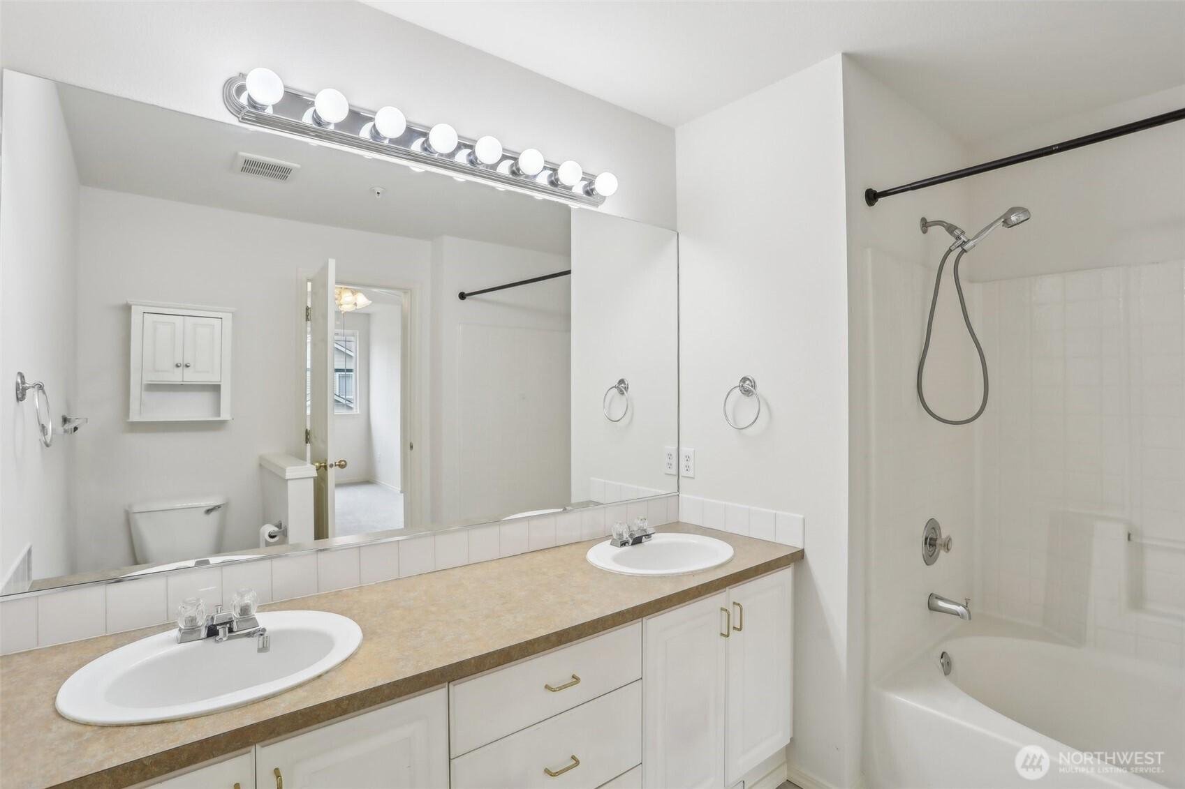 BOTHELL, Washington, 98021, United States, 3 Bedrooms Bedrooms, ,3 BathroomsBathrooms,Residential,For Sale,1875134