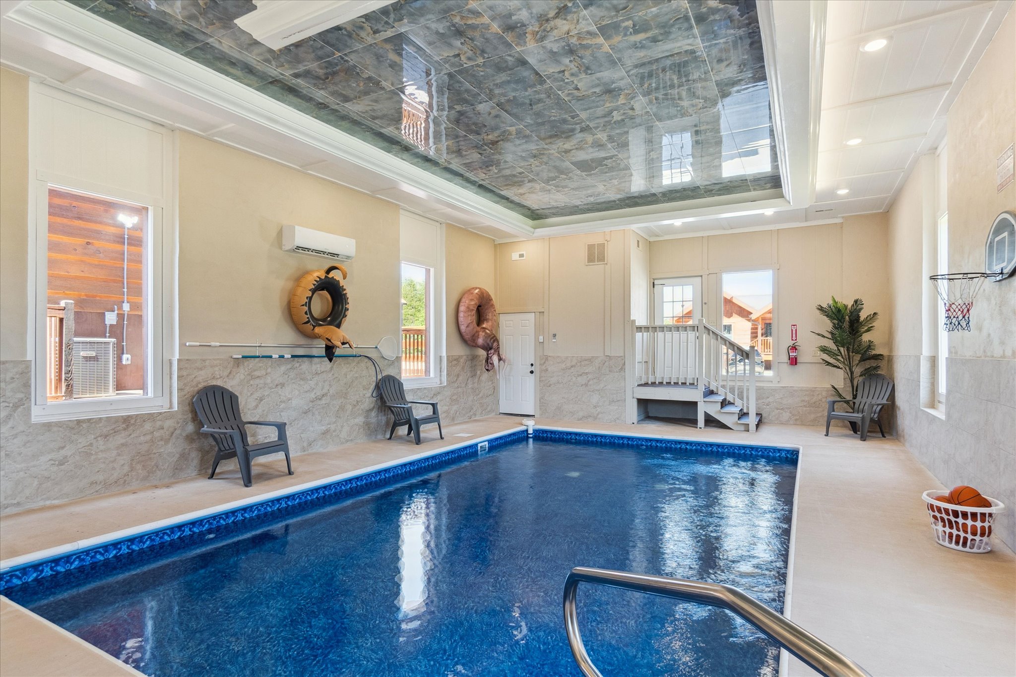 Sevierville, Tennessee, 37876, United States, 8 Bedrooms Bedrooms, ,9 BathroomsBathrooms,Residential,For Sale,1981124