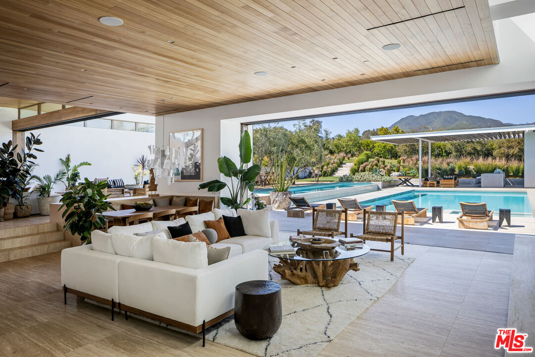 Malibu, California, 90265, United States, 5 Bedrooms Bedrooms, ,8 BathroomsBathrooms,Residential,For Sale,1925394