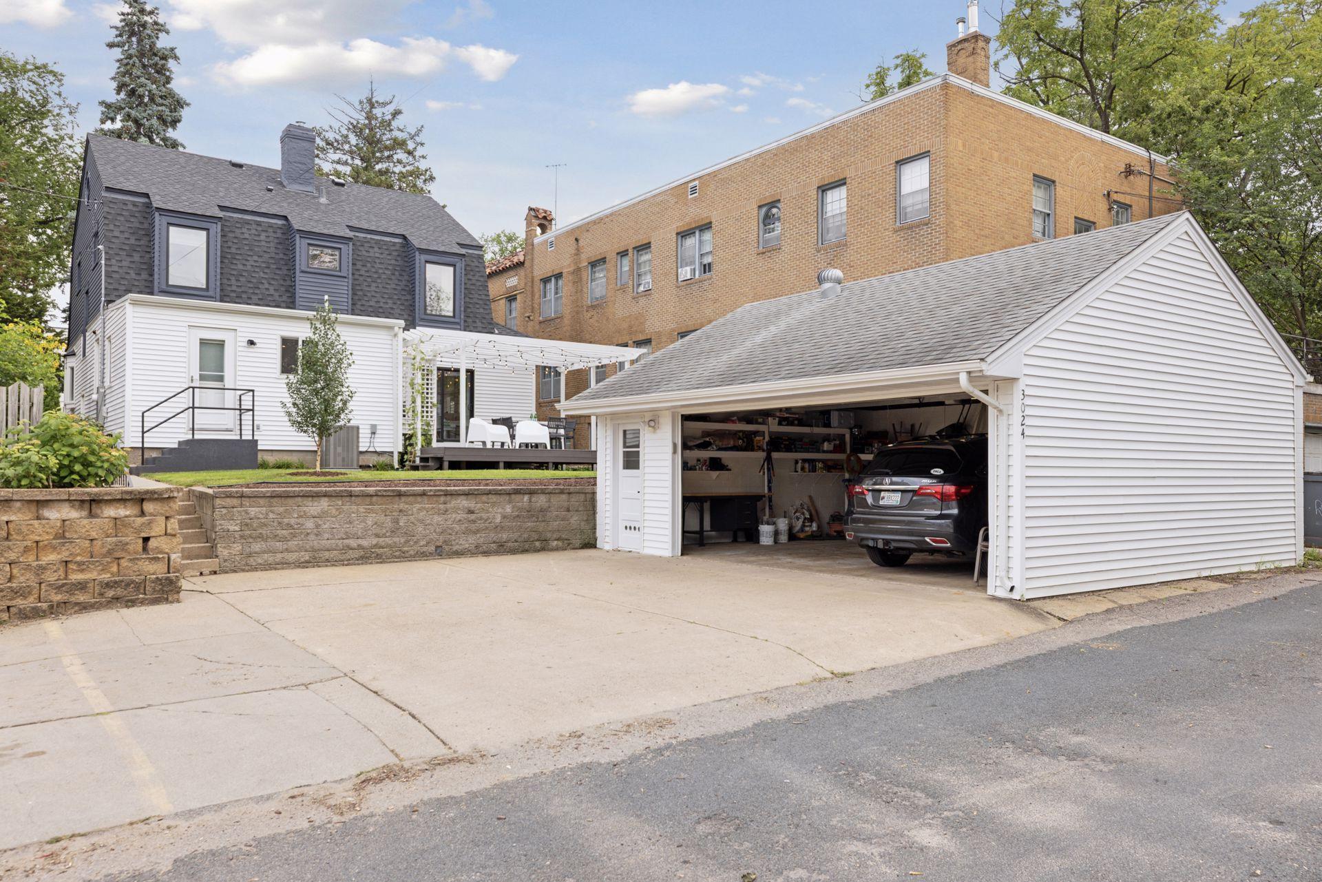 Minneapolis, Minnesota, 55408, United States, 4 Bedrooms Bedrooms, ,3 BathroomsBathrooms,Residential,For Sale,1938866