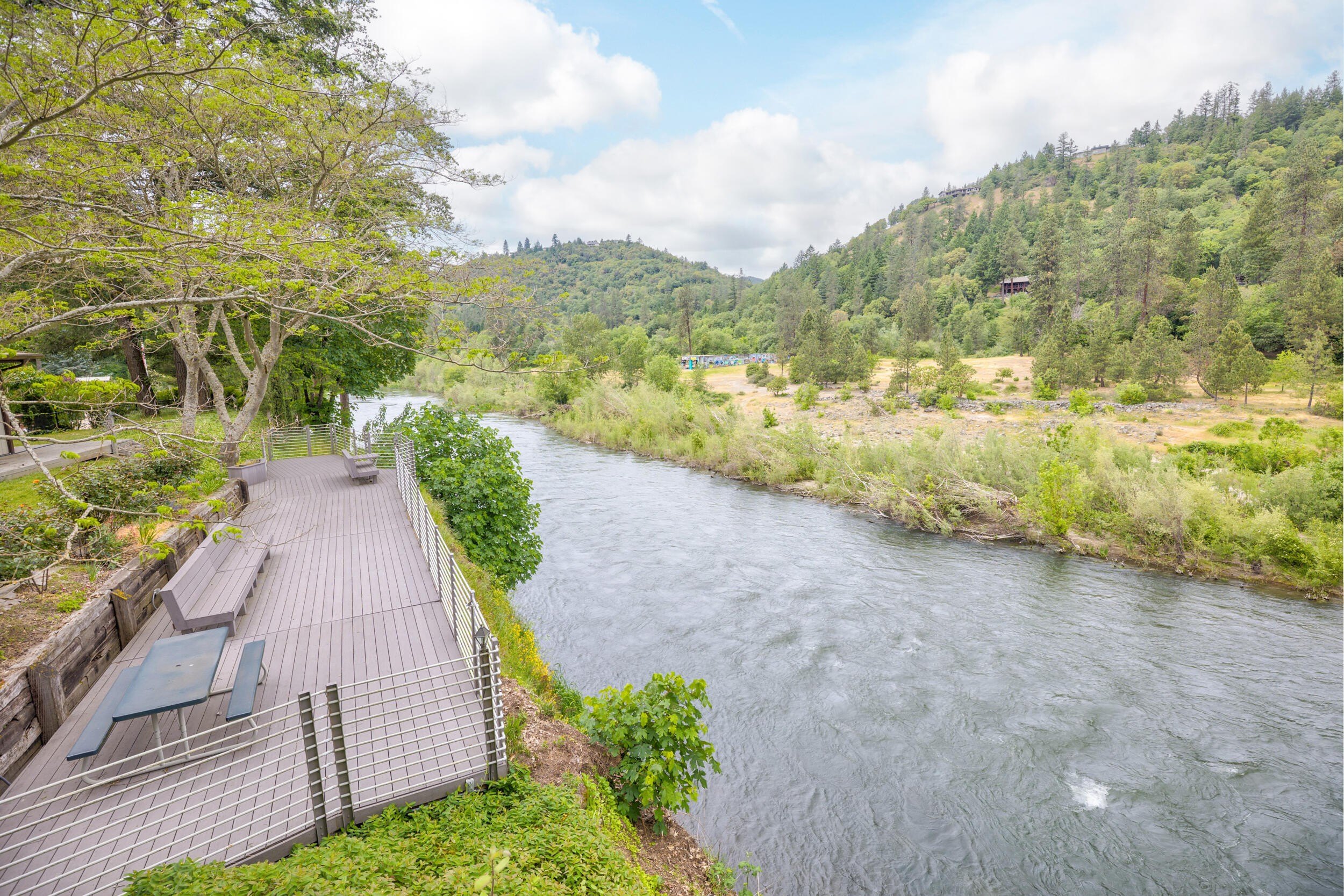 Grants Pass, Oregon, 97527, United States, 3 Bedrooms Bedrooms, ,3 BathroomsBathrooms,Residential,For Sale,1822817