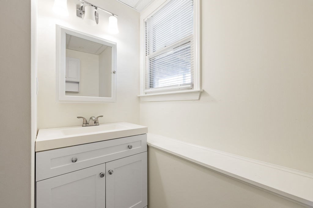 Milford, Massachusetts, 01757, United States, 3 Bedrooms Bedrooms, ,2 BathroomsBathrooms,Residential,For Sale,1987484