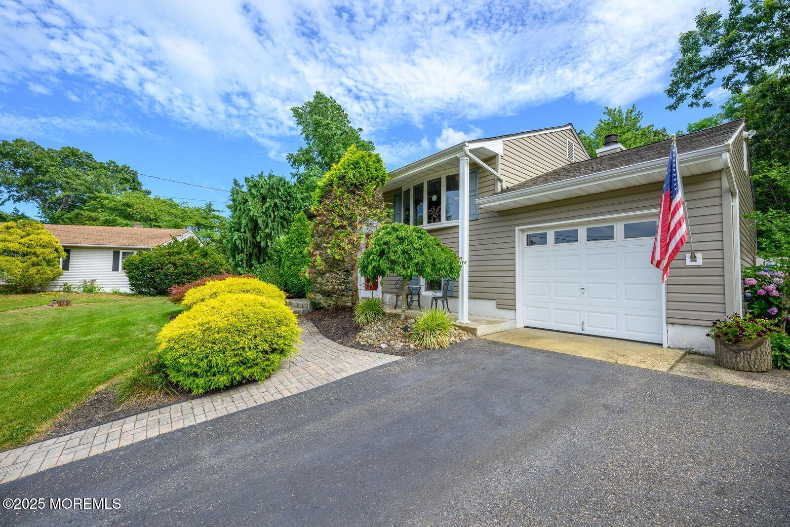 Howell, New Jersey, 07731, United States, 3 Bedrooms Bedrooms, ,2 BathroomsBathrooms,Residential,For Sale,1890448