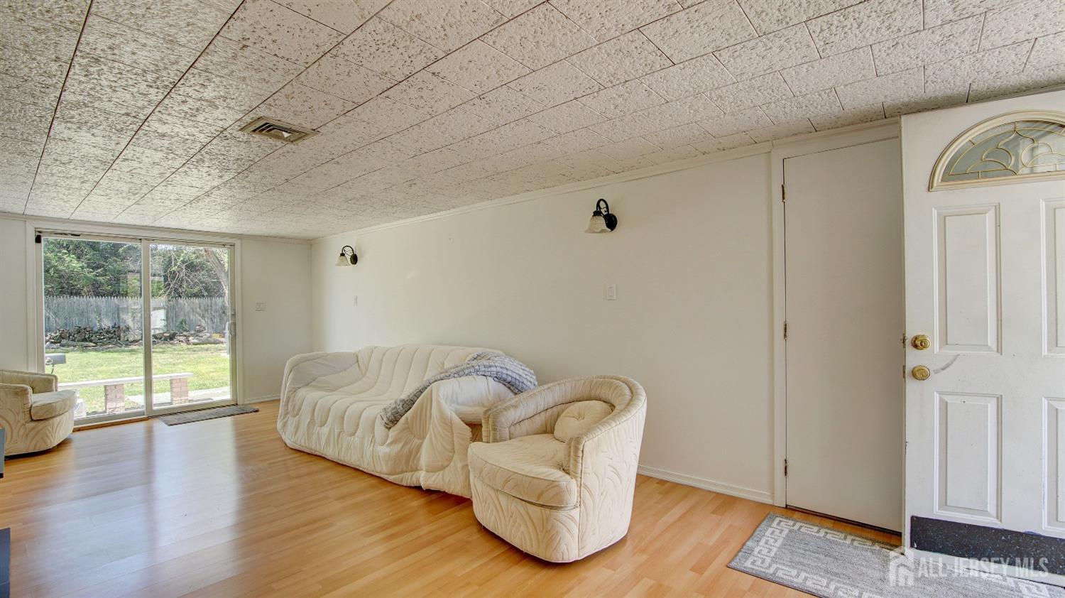 East Brunswick, New Jersey, 08816, United States, 3 Bedrooms Bedrooms, ,1 BathroomBathrooms,Residential,For Sale,1794139