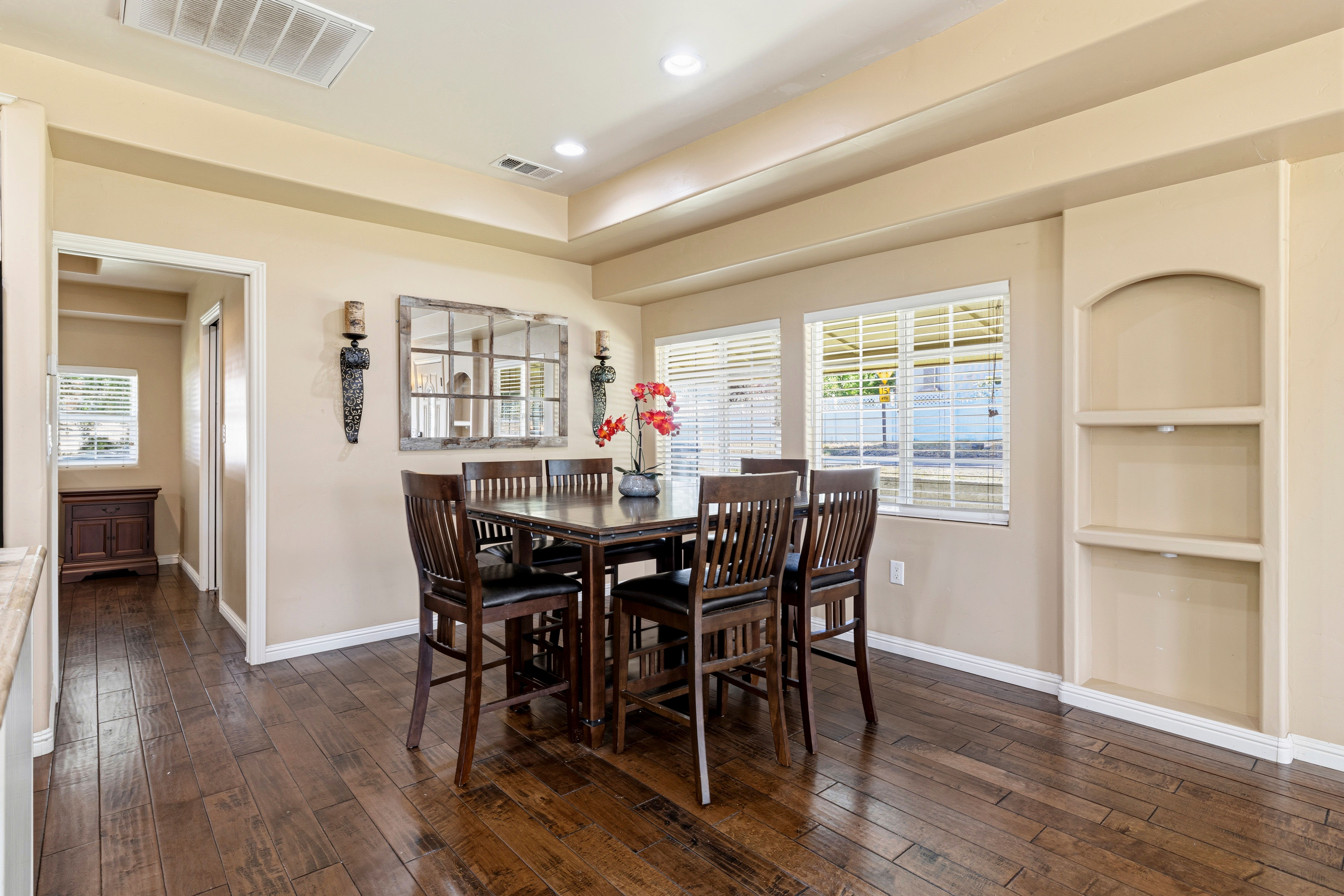  8723 Phoenix Avenue, Fair Oaks, CA 95628 - 物件實景