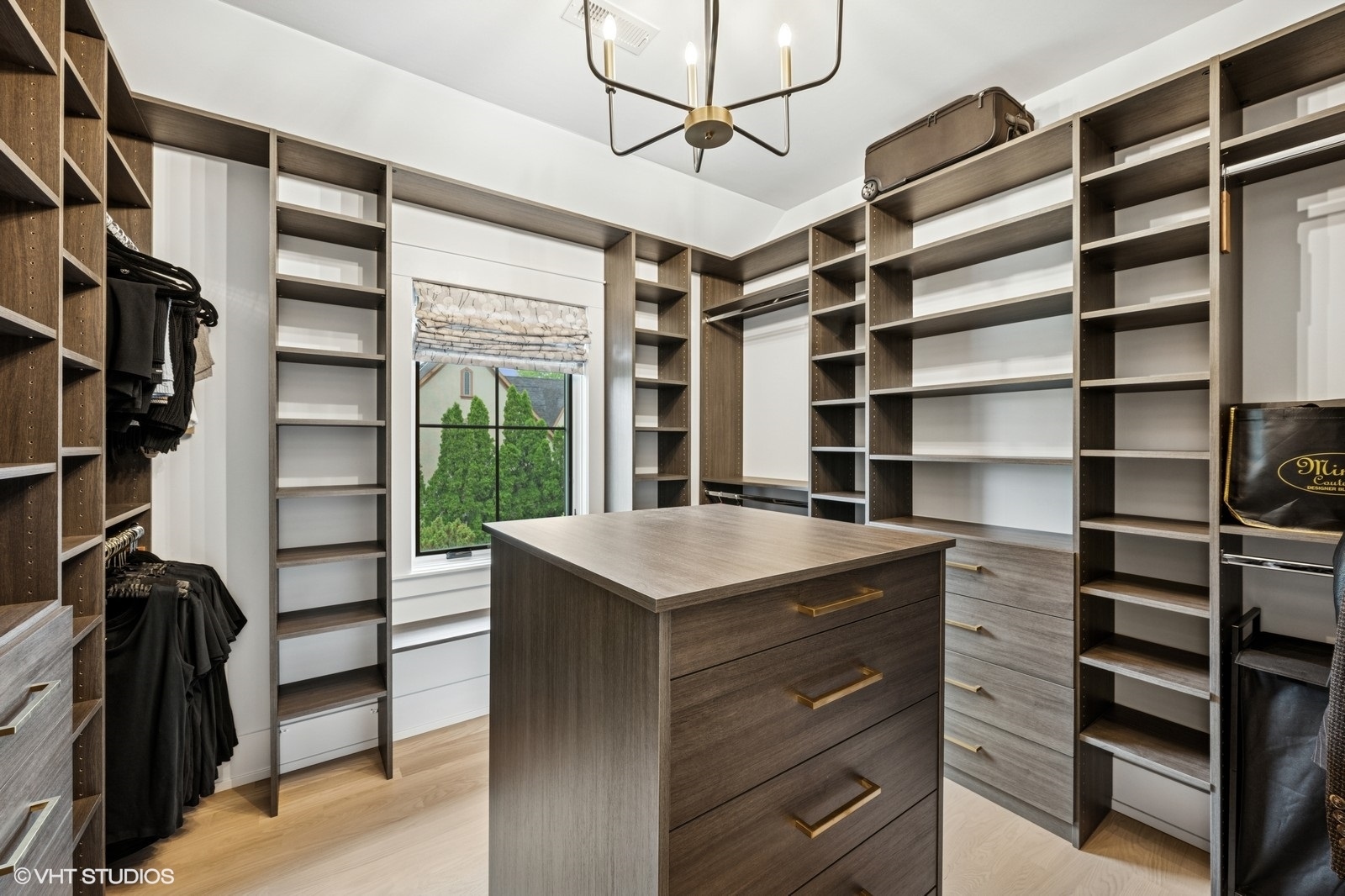 Northbrook, Illinois, 60062, United States, 5 Bedrooms Bedrooms, ,5 BathroomsBathrooms,Residential,For Sale,1827493
