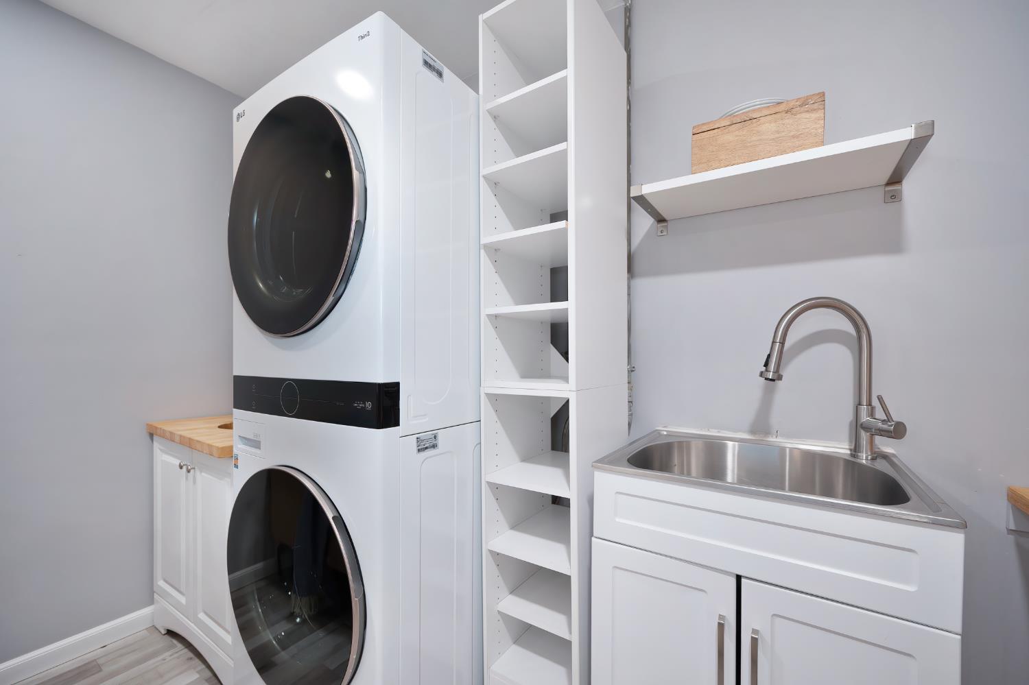 Sacramento, California, 95817, United States, 2 Bedrooms Bedrooms, ,1 BathroomBathrooms,Residential,For Sale,1991606