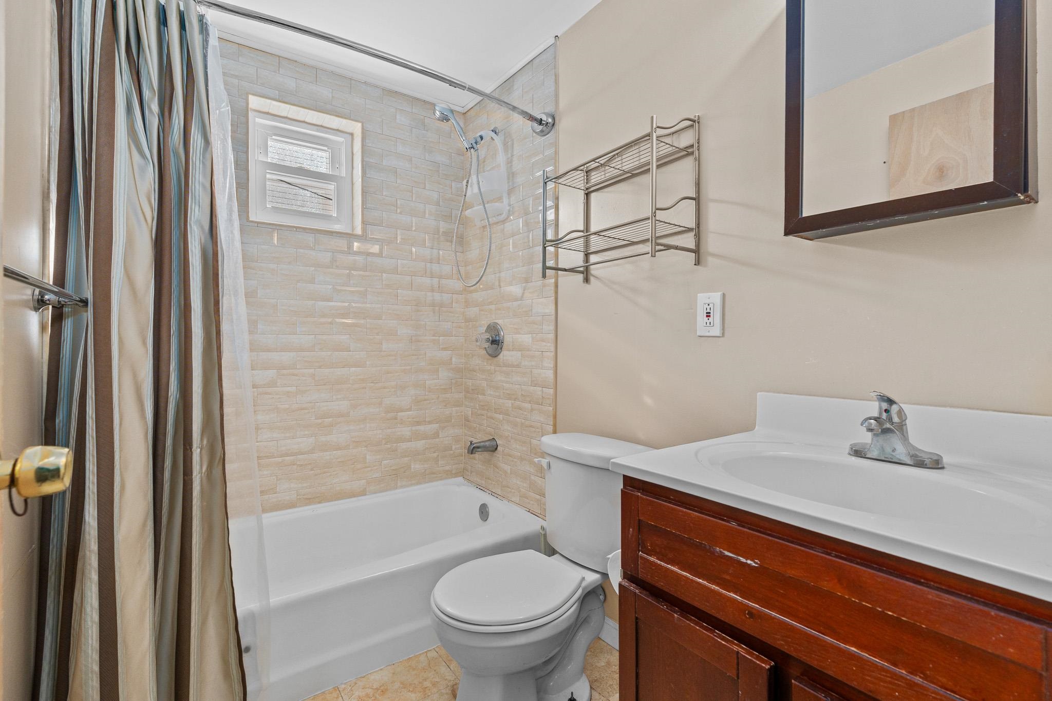 Secaucus, New Jersey, 08094, United States, 3 Bedrooms Bedrooms, ,3 BathroomsBathrooms,Residential,For Sale,1991974