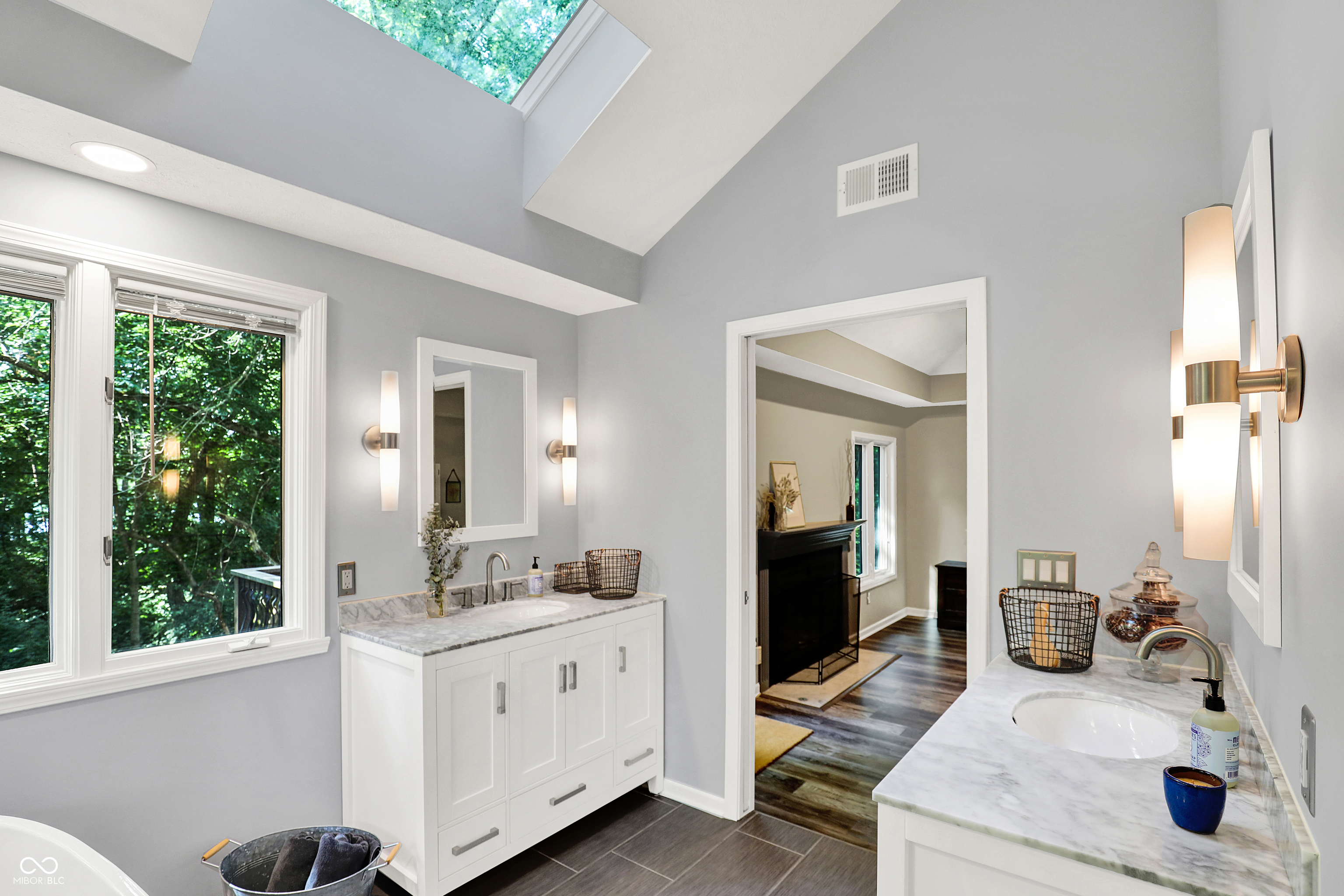 Indianapolis, Indiana, 46240, United States, 4 Bedrooms Bedrooms, ,3 BathroomsBathrooms,Residential,For Sale,1974215