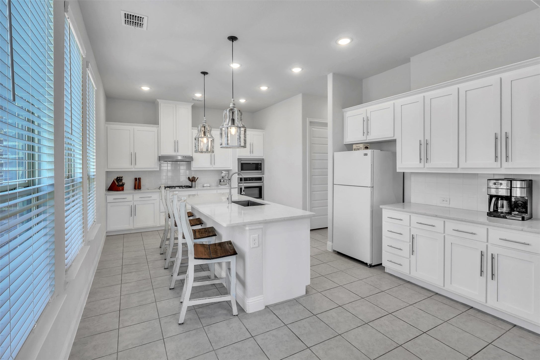 Justin, Texas, 76247, United States, 4 Bedrooms Bedrooms, ,4 BathroomsBathrooms,Residential,For Sale,1981121