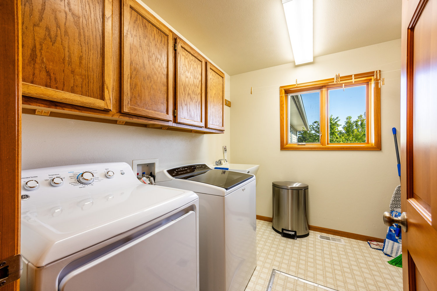 Sheridan, Wyoming, 82801, United States, 3 Bedrooms Bedrooms, ,2 BathroomsBathrooms,Residential,For Sale,1941292
