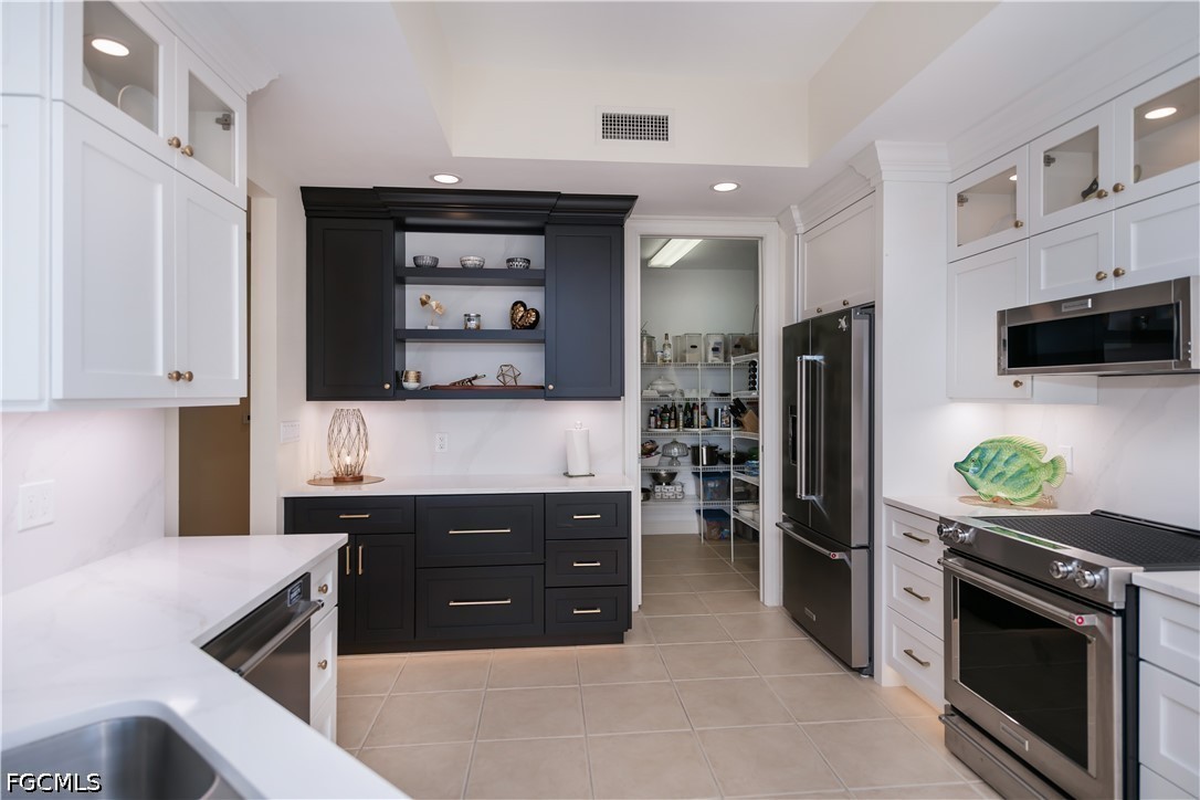 Fort Myers, Florida, 33901, United States, 3 Bedrooms Bedrooms, ,2 BathroomsBathrooms,Residential,For Sale,2037285