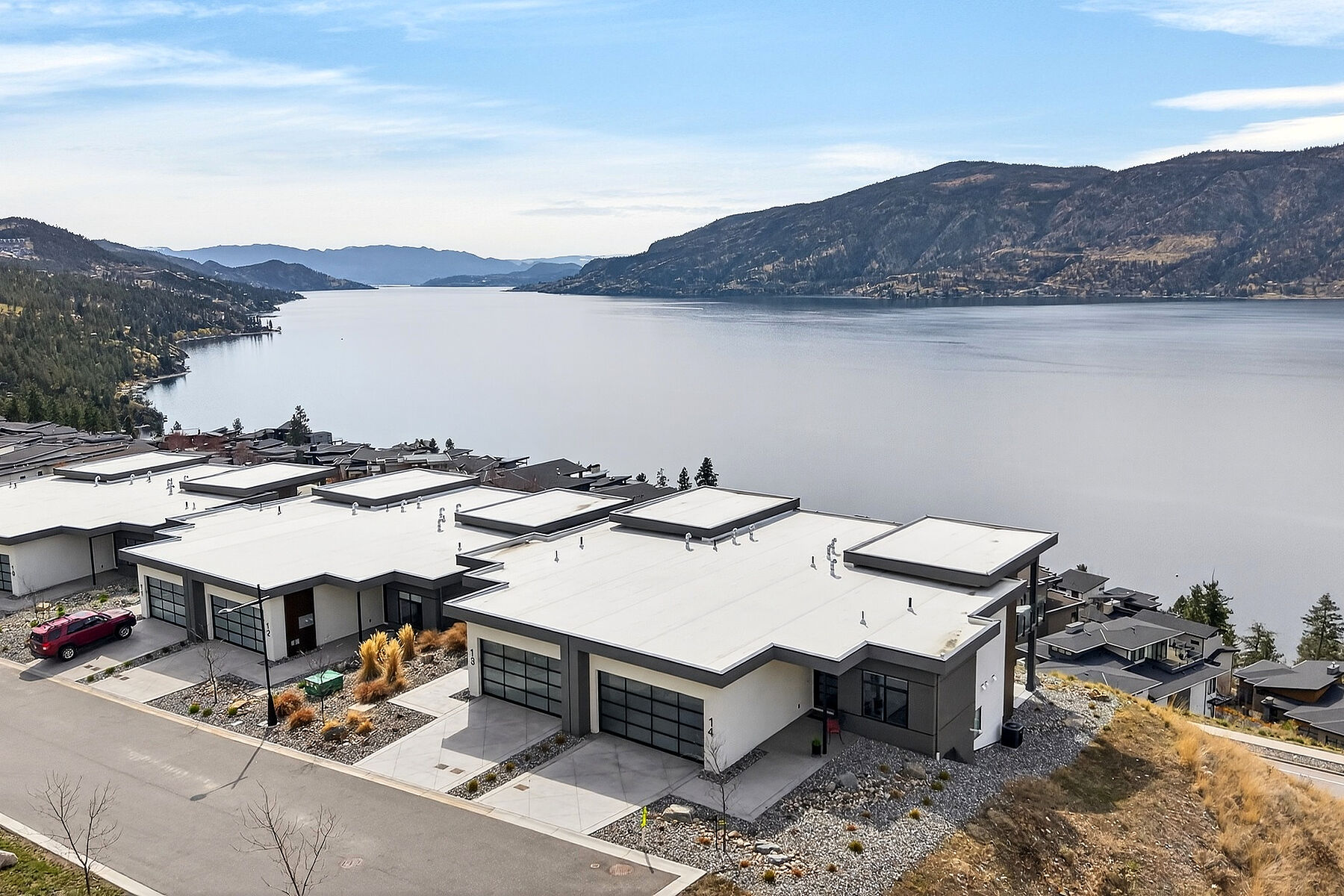  Elevated Lake Country Living - 物件實景