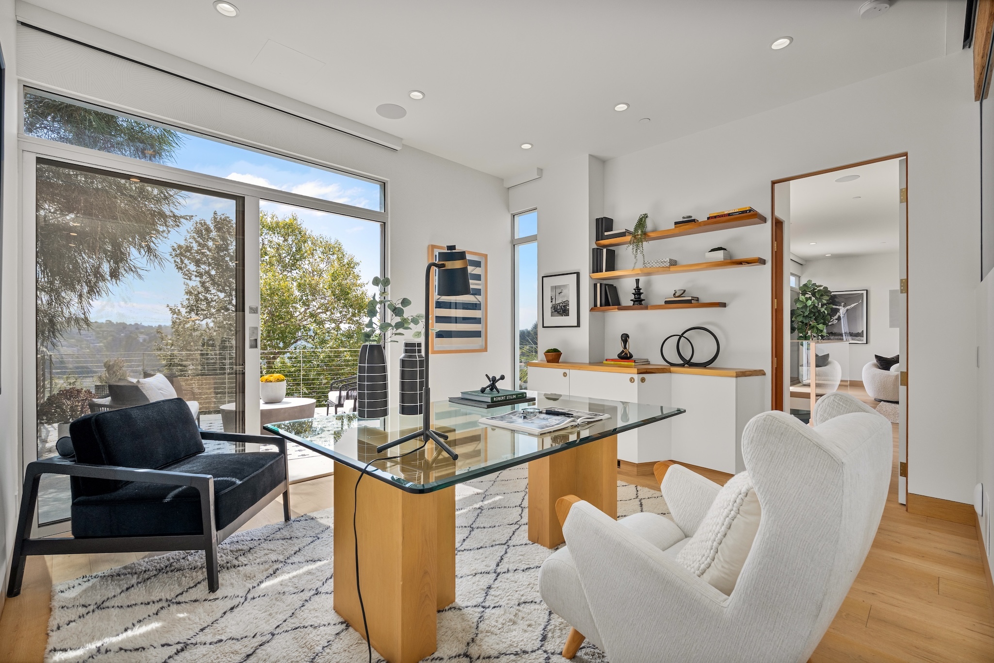 2129 Redcliff St - 物件實景