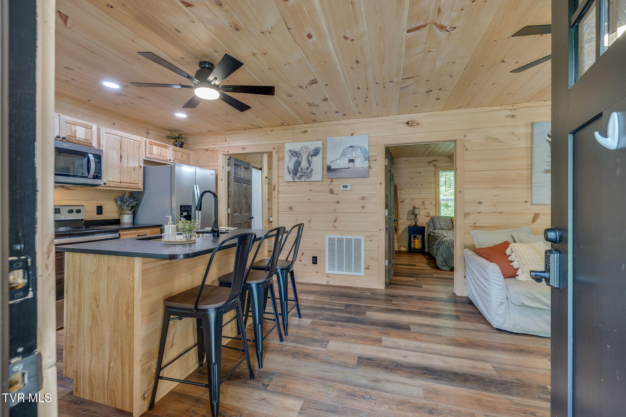 Kingsport, Tennessee, 37660, United States, 1 Bedroom Bedrooms, ,1 BathroomBathrooms,Residential,For Sale,1973991