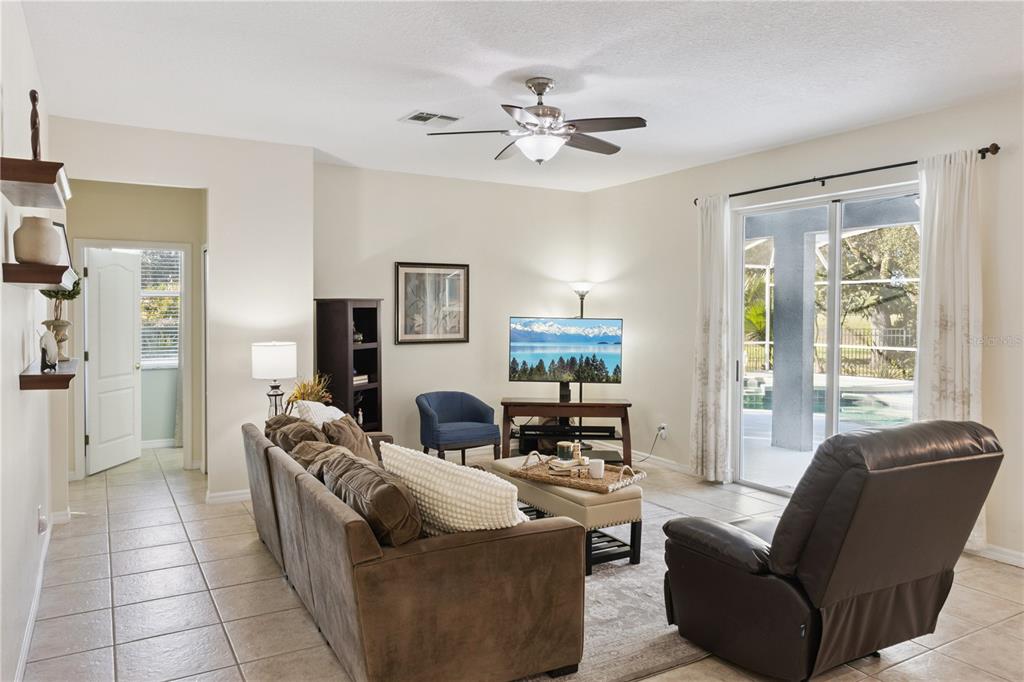 Apopka, Florida, 32712, United States, 5 Bedrooms Bedrooms, ,3 BathroomsBathrooms,Residential,For Sale,2003317