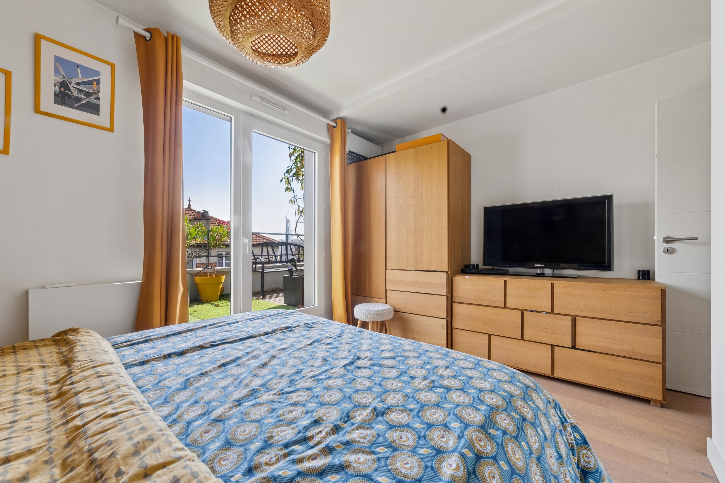 Issy-les-Moulineaux (City Centre) – Top floor 2-bedroom apartment with terrace … - 物件實景