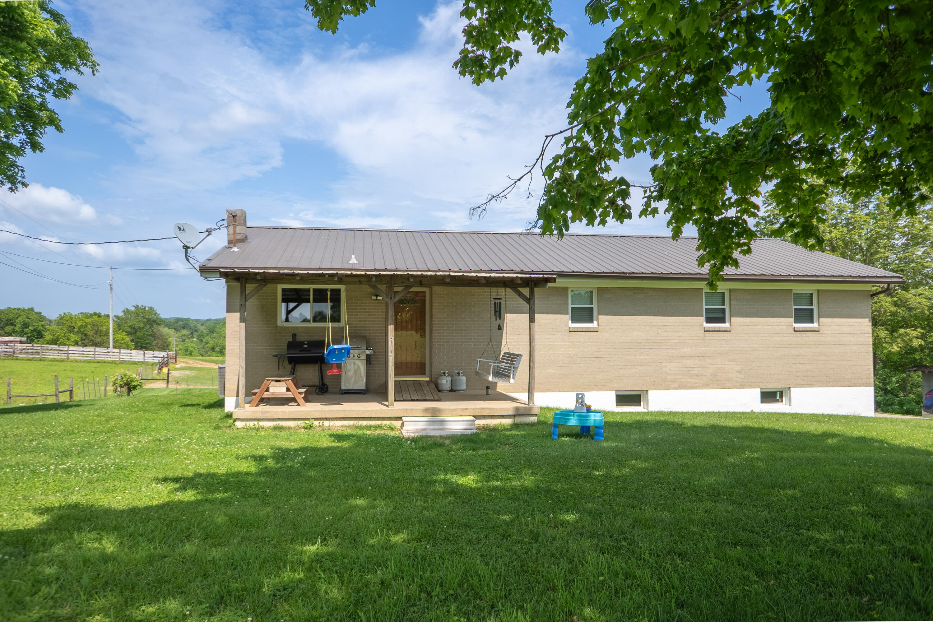 Paint Lick, Kentucky, 40461, United States, 5 Bedrooms Bedrooms, ,1 BathroomBathrooms,Residential,For Sale,1847619
