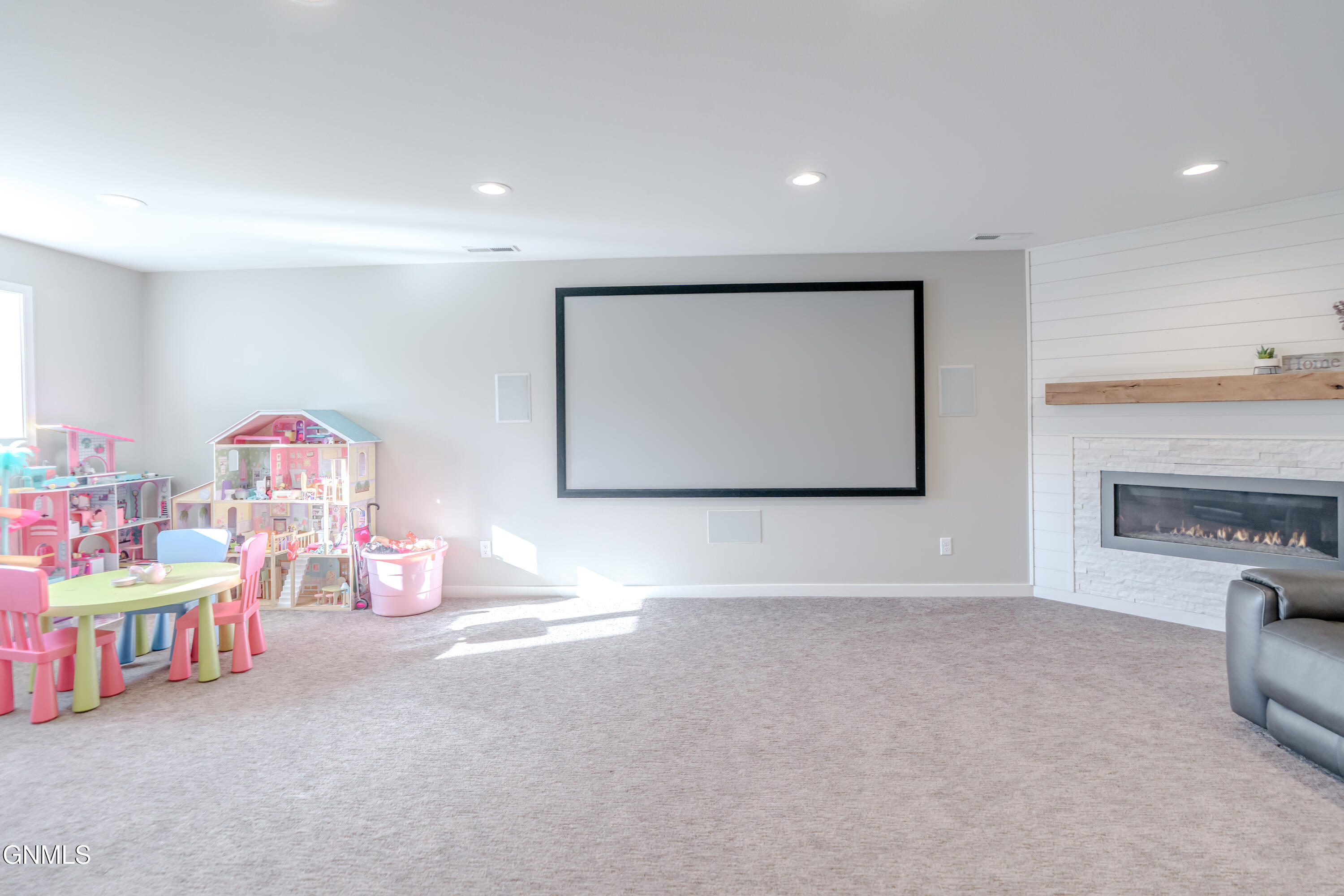 Bismarck, North Dakota, 58504, United States, 5 Bedrooms Bedrooms, ,2 BathroomsBathrooms,Residential,For Sale,1986096