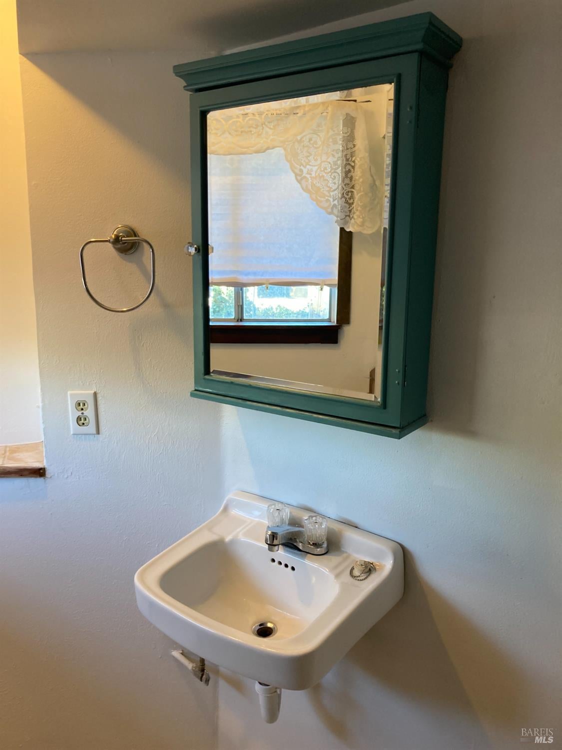 Ukiah, California, 95482, United States, 8 Bedrooms Bedrooms, ,4 BathroomsBathrooms,Residential,For Sale,1995478