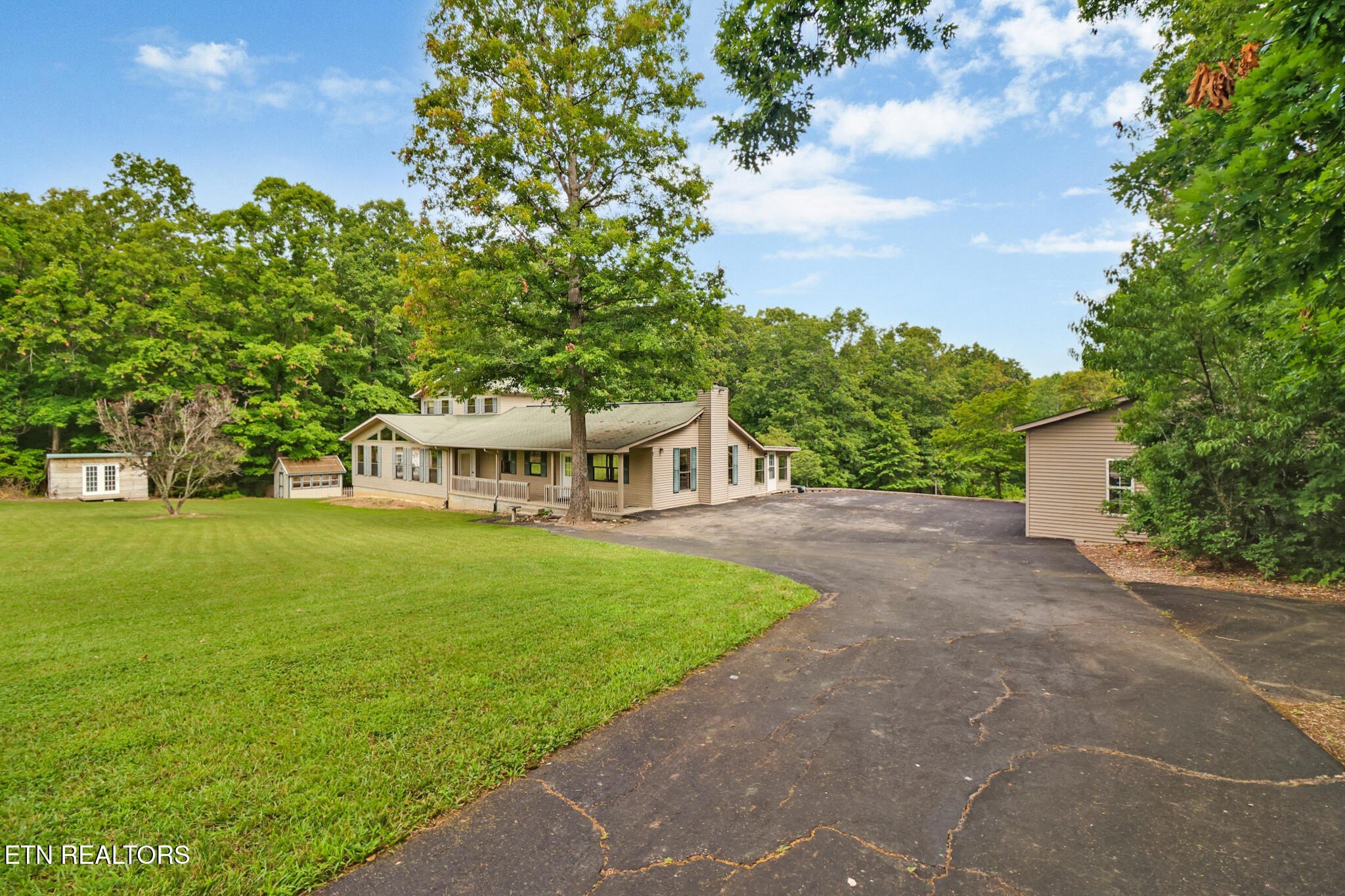 Crossville, Tennessee, 38571, United States, 3 Bedrooms Bedrooms, ,4 BathroomsBathrooms,Residential,For Sale,1979710