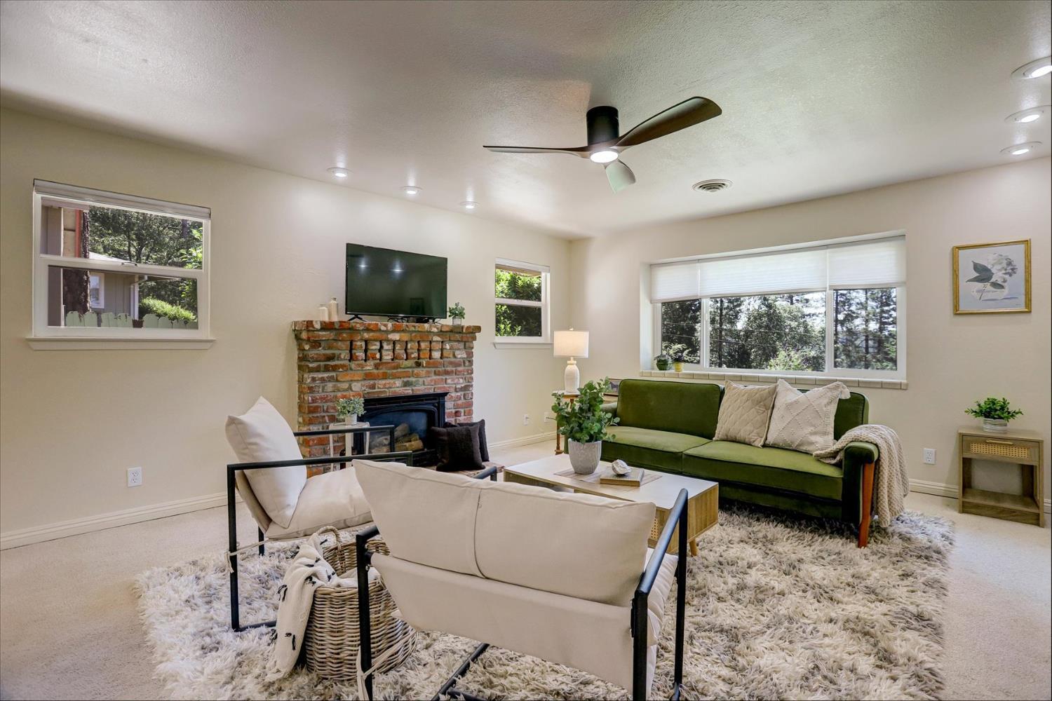 Nevada City, California, 95959, United States, 3 Bedrooms Bedrooms, ,3 BathroomsBathrooms,Residential,For Sale,1858077