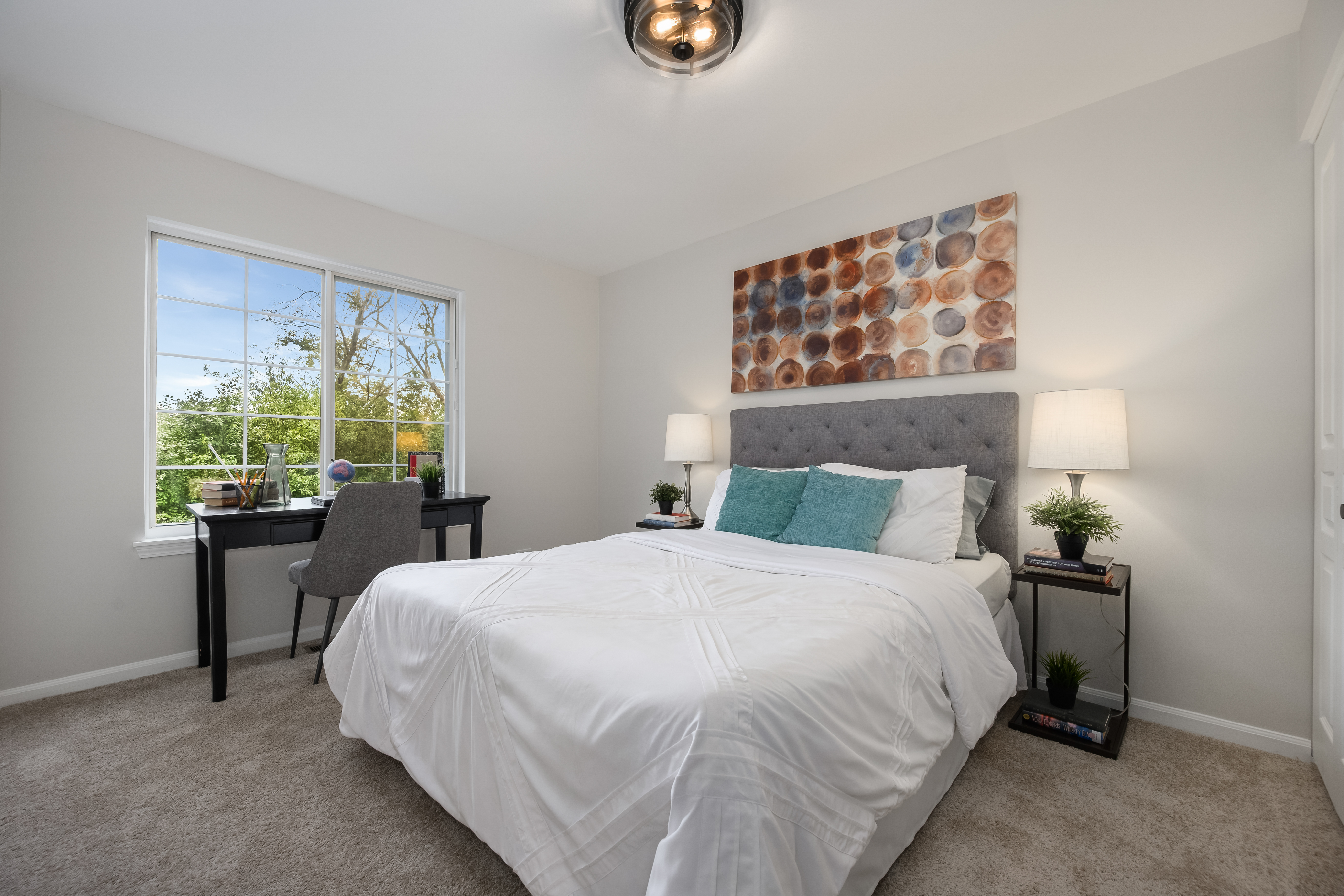  Thoughtfully Refreshed with Contemporary Finishes Throughout - 物件實景