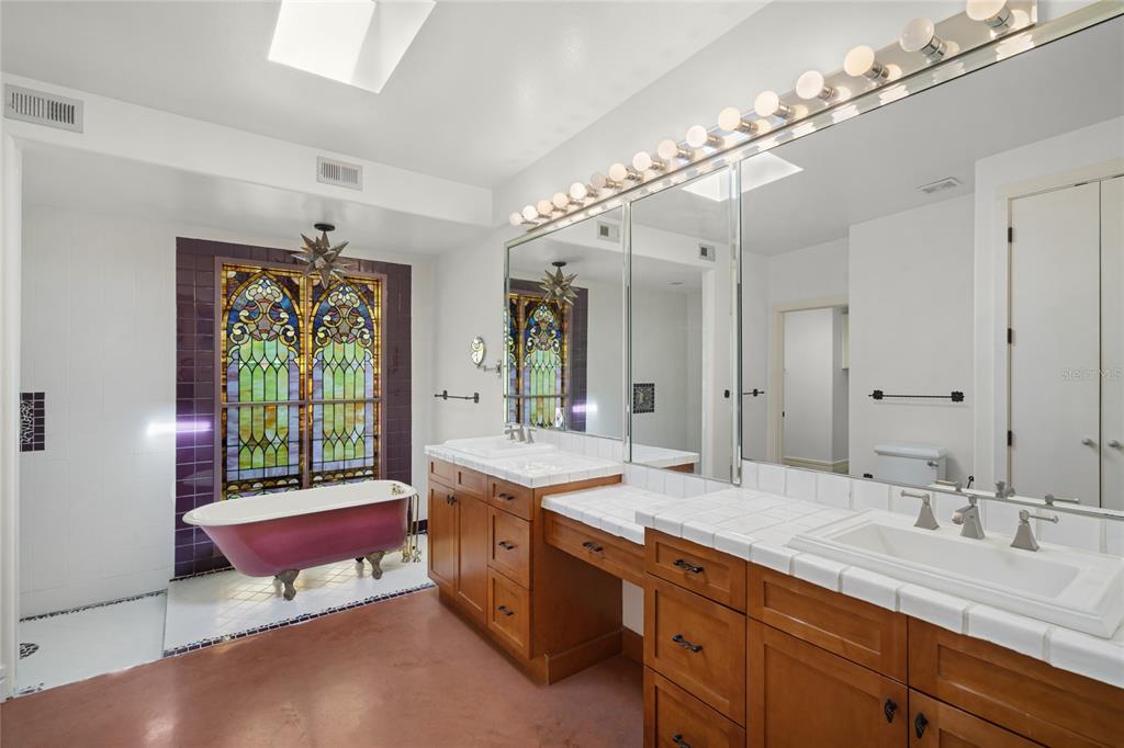 Orlando, Florida, 32806, United States, 3 Bedrooms Bedrooms, ,4 BathroomsBathrooms,Residential,For Sale,1927434