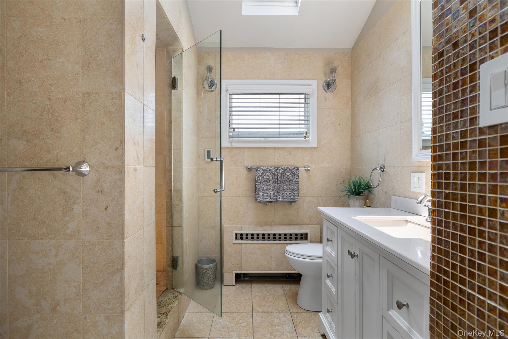 Babylon, New York, 11702, United States, 3 Bedrooms Bedrooms, ,2 BathroomsBathrooms,Residential,For Sale,1930395