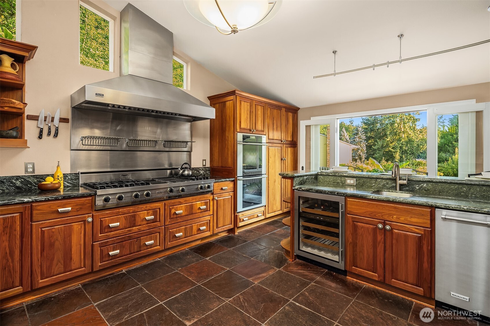 Mercer Island, Washington, 98040, United States, 4 Bedrooms Bedrooms, ,1 BathroomBathrooms,Residential,For Sale,1901418