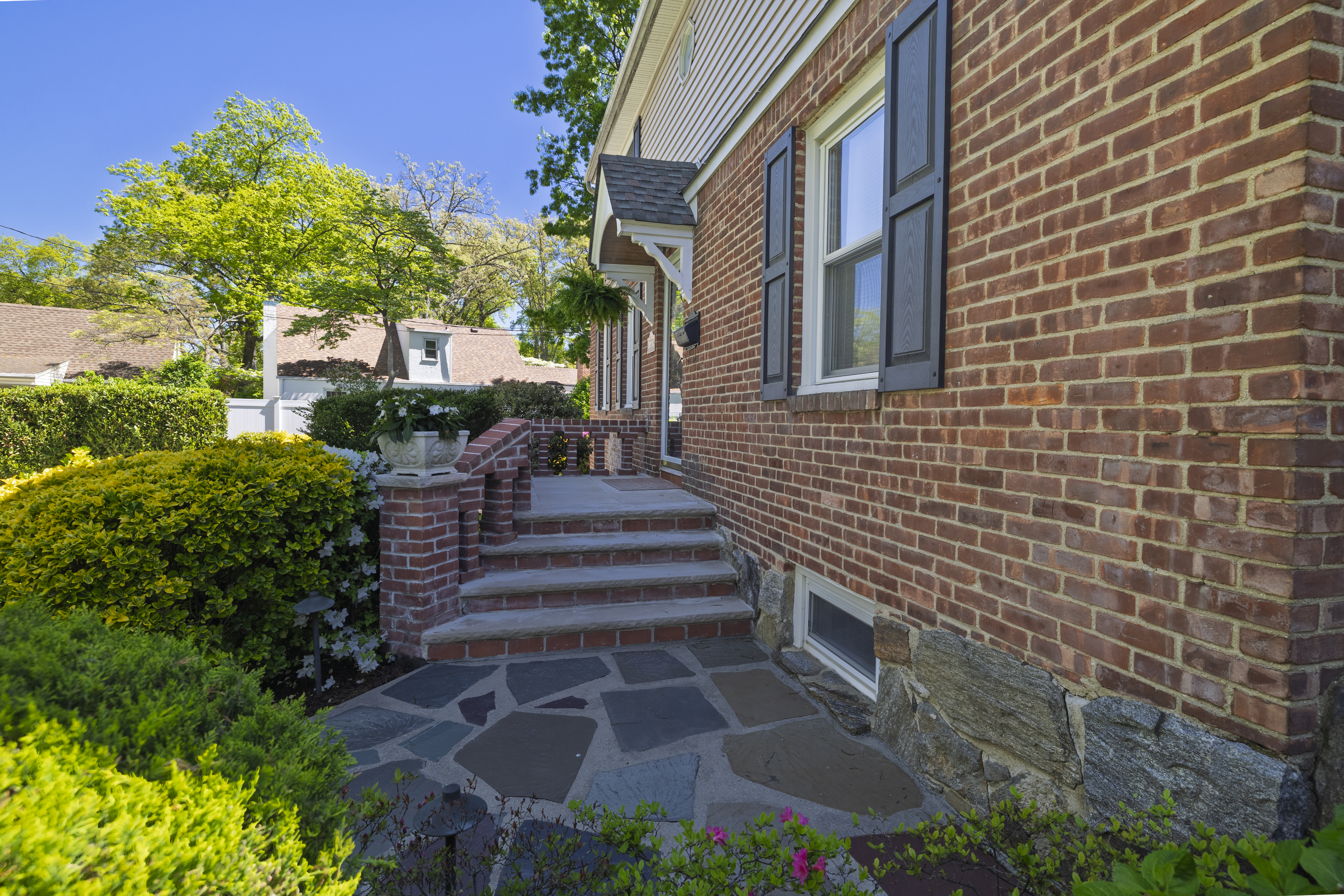  124 Peterhoff Avenue, Malverne, NY, 11565 - 物件實景