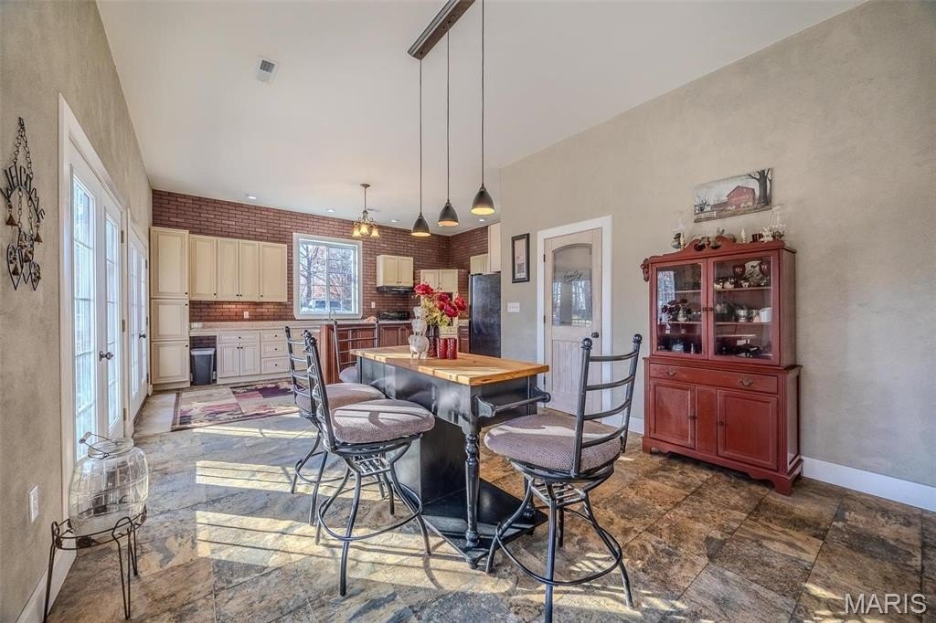 Lebanon, Missouri, 65536, United States, 4 Bedrooms Bedrooms, ,4 BathroomsBathrooms,Residential,For Sale,1976703