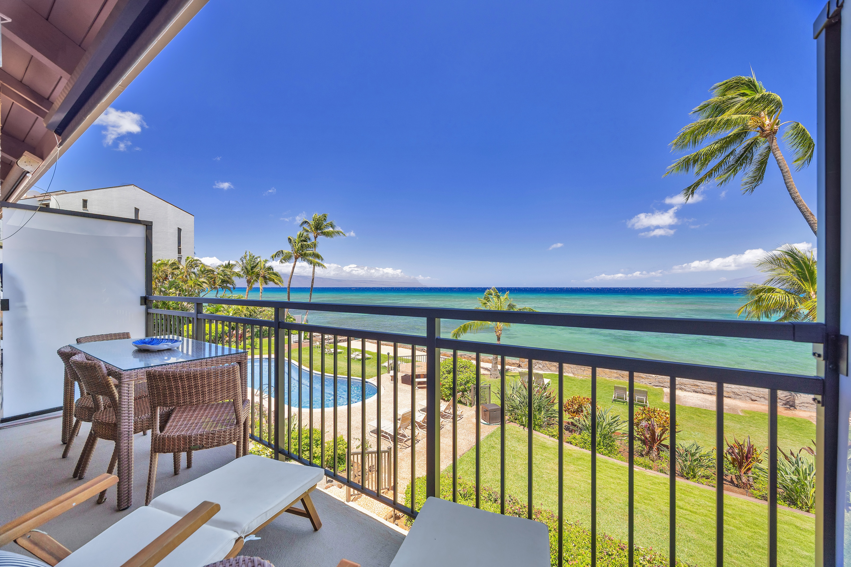  Direct oceanfront, beautiful remodeled 2 bedroom, lanai dining, furnished - 物件實景