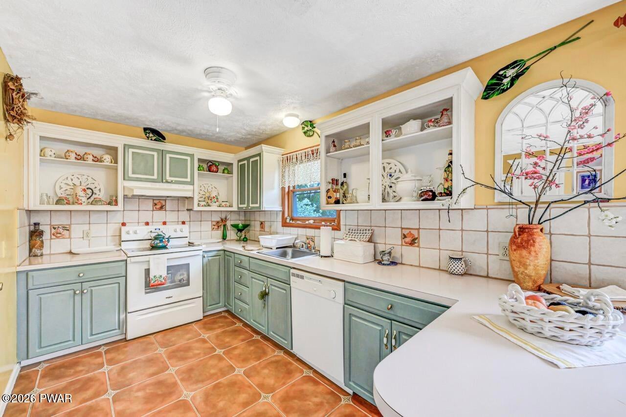 Hawley, Pennsylvania, 18428, United States, 3 Bedrooms Bedrooms, ,3 BathroomsBathrooms,Residential,For Sale,2045204