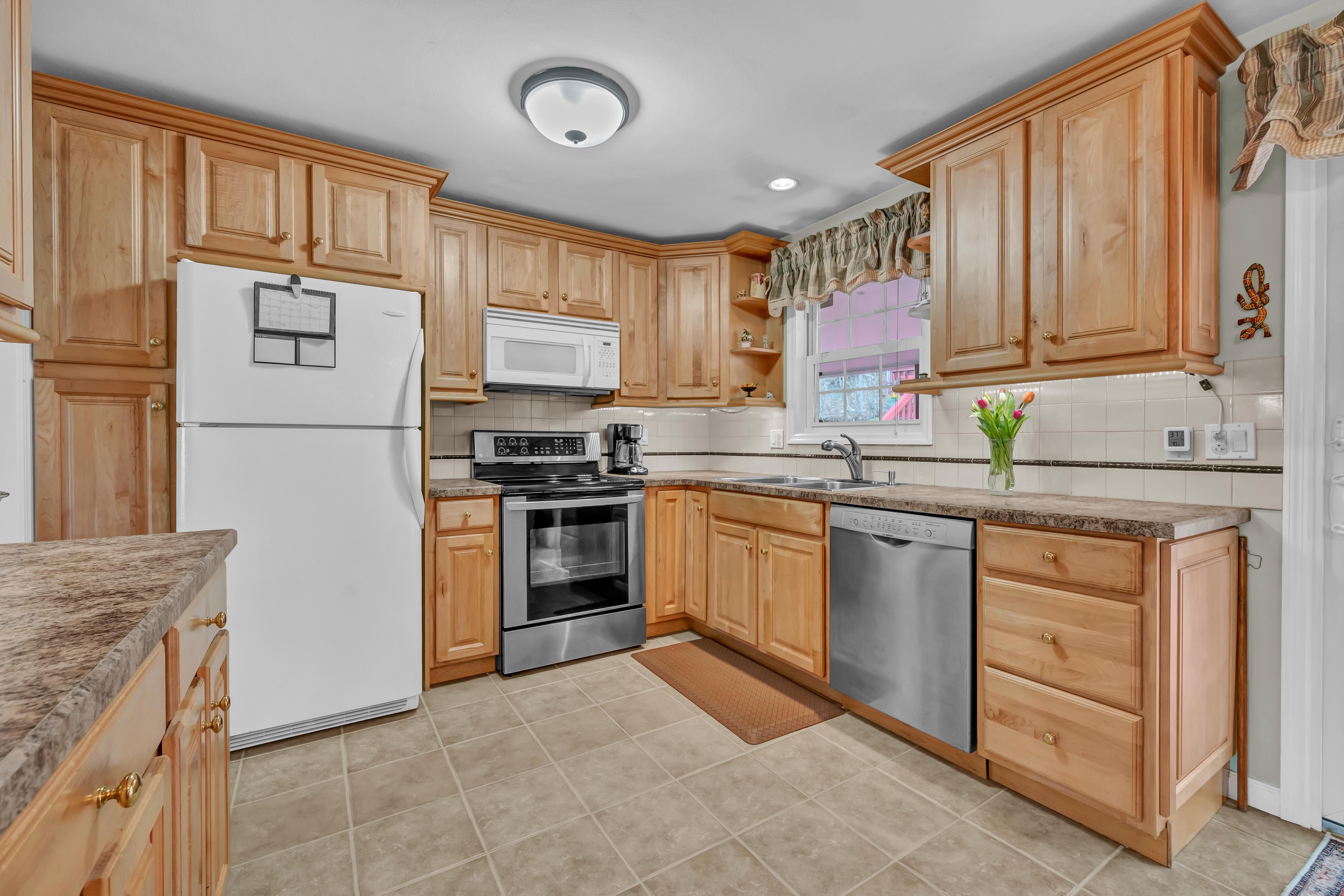  Beautifully Maintained Home - 物件實景