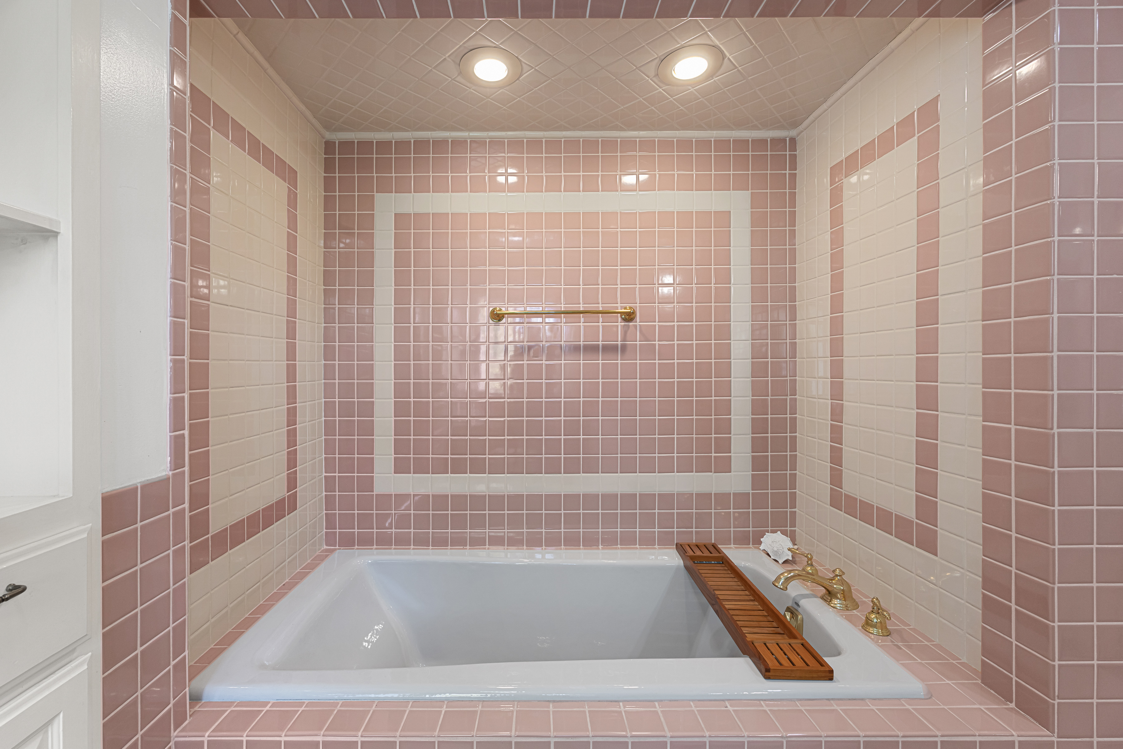  4650 Encino Avenue - 物件實景