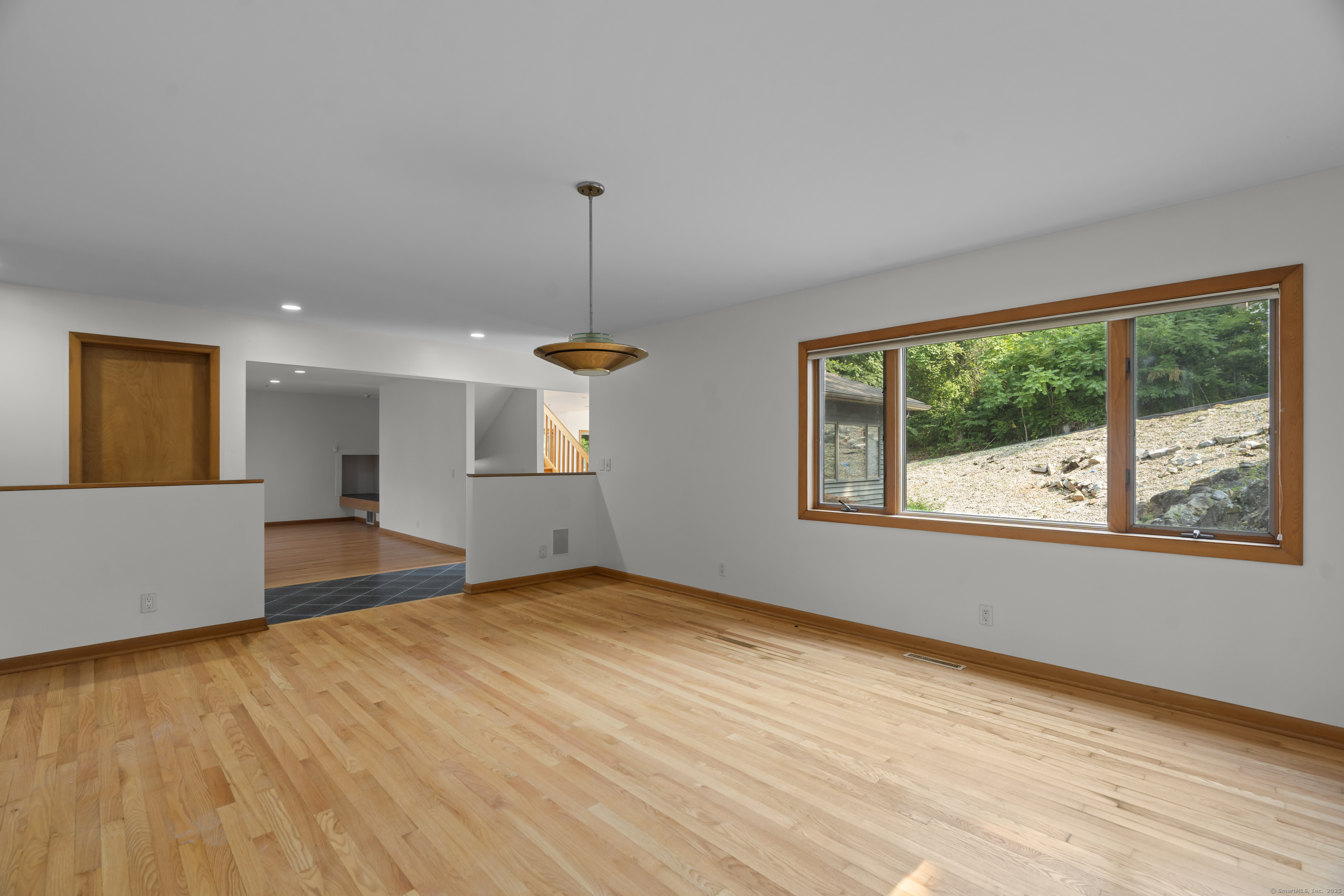 Branford, Connecticut, 06405, United States, 3 Bedrooms Bedrooms, ,3 BathroomsBathrooms,Residential,For Sale,1912319