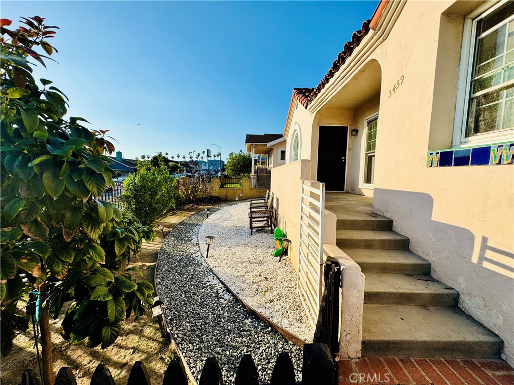 Los Angeles, California, 90023, United States, 4 Bedrooms Bedrooms, ,3 BathroomsBathrooms,Residential,For Sale,2013063